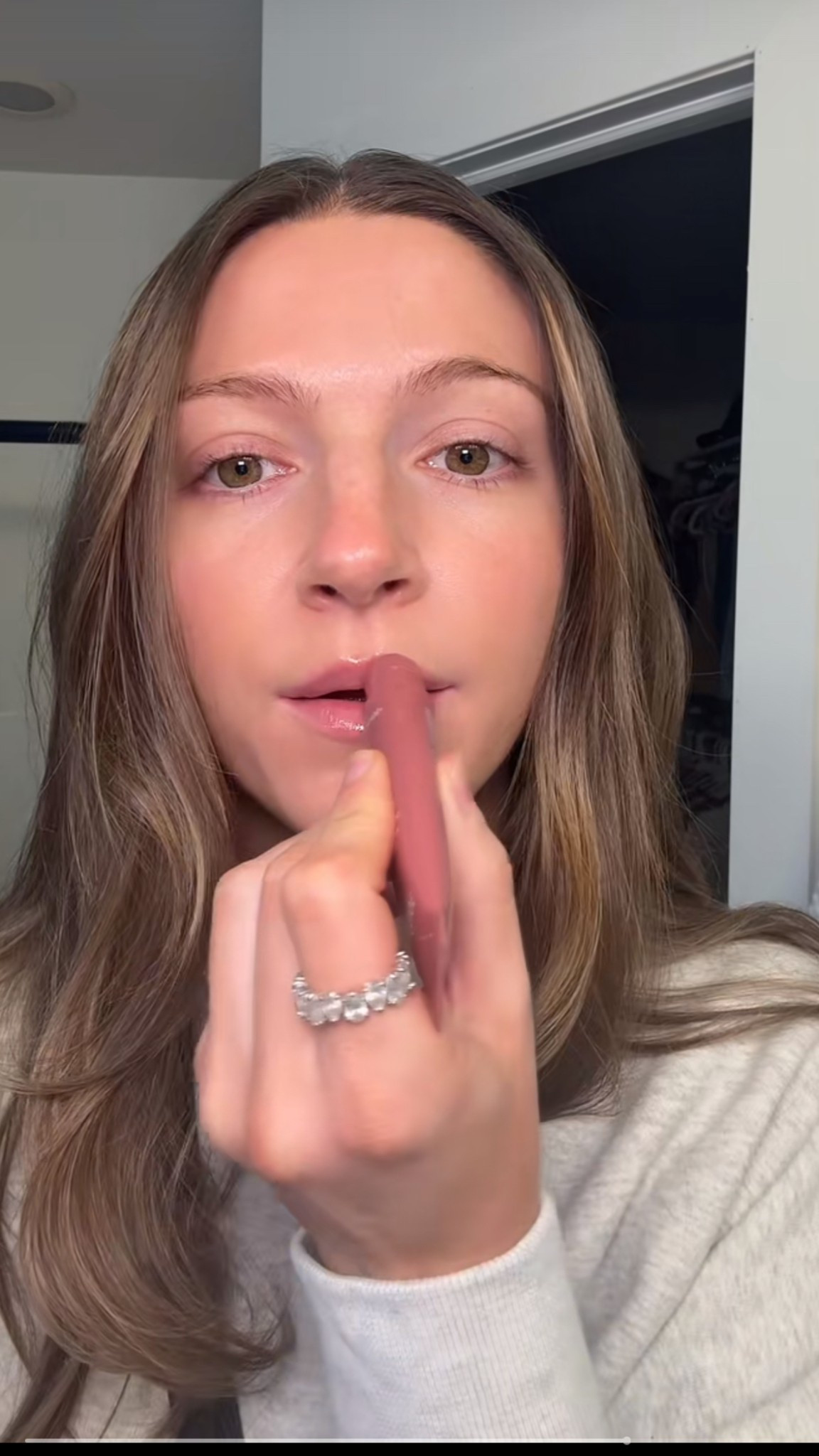 My absolute GO-TO lip balm!!! Laneige glaze craze!! 

#lip #laneige #mauve