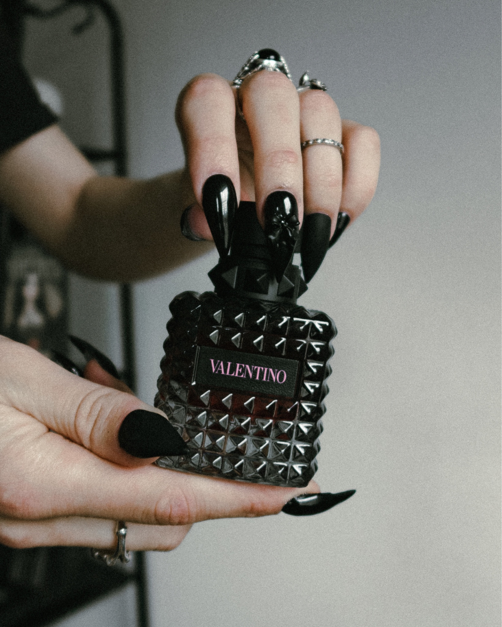 the perfect perfume bottle 🖤🎀 #valentino #borninroma #perfume