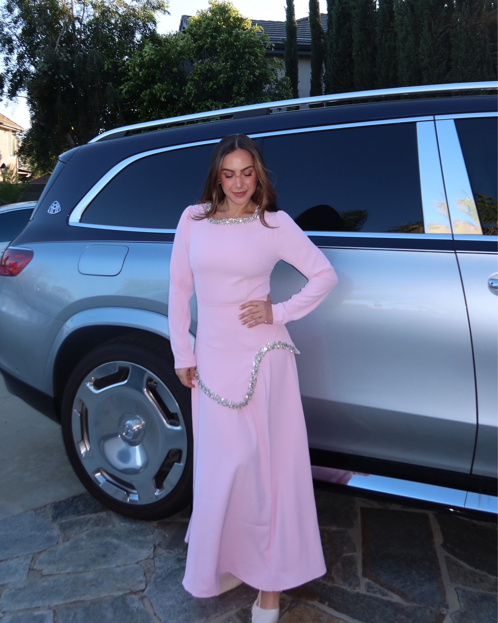 Ramadan vibes 🌟🤍 dress from jardinvue 
https://jardinvue.com/products/rhinestone-long-sleeve-midi-dress