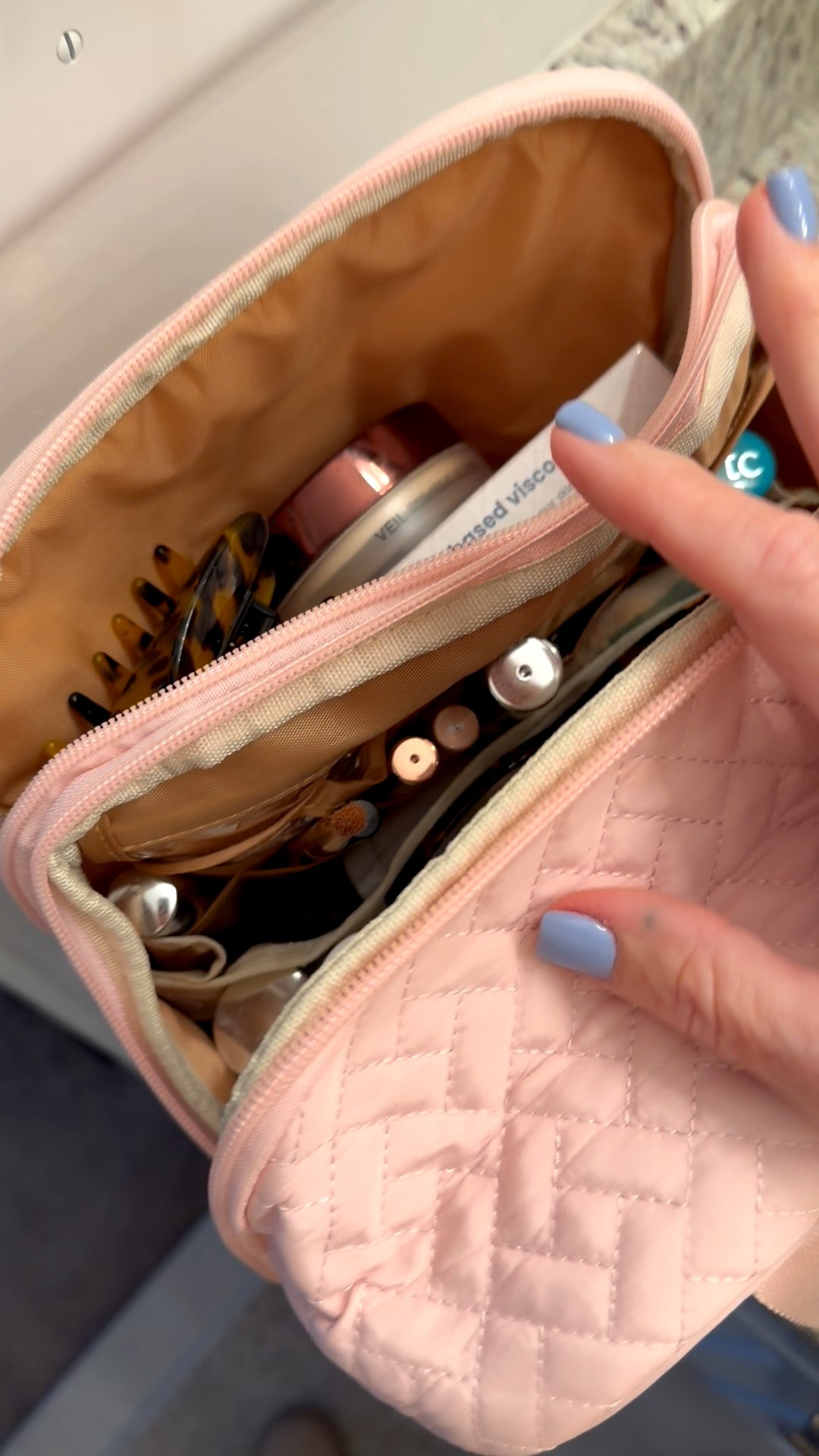 The perfect travel cosmetic bag for all your necessities and it’s available in 10 different colors and it is currently under $20.

Love you mean it! 💙🦋😘


#LTKBeauty #LTKselfcare