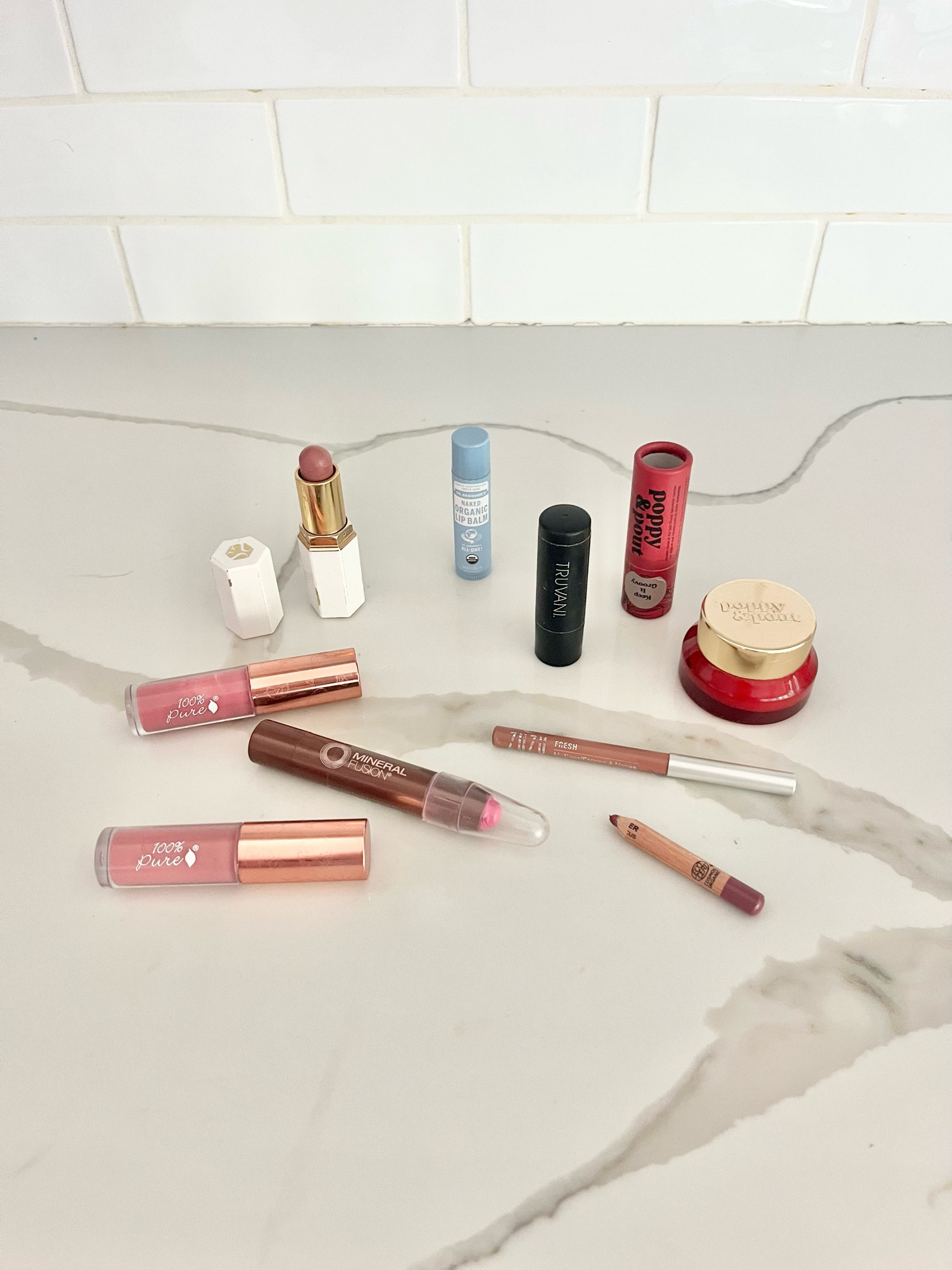 My fave clean beauty products for lips! 

👉🏼 100% pure is one of my favorite brands. Overall, their ingredients are super clean.
👉🏼 mineral fusion lip crayons are great for quick color on the go
👉🏼 the poppy and pout lip scrub is a great sugar scrub for exfoliating, dry skin, I use this a lot in the winter, especially when my skin is super dry
👉🏼 Dr Bronners lip balm and the Truvani chapstick are some of the only ones that don’t contain sunflower oil! Very clean ingredients 
👉🏼 zuzu luxe makes great lipliners and eyeshadows 
👉🏼 my favorite lipliner is from Baims Organic Cosmetics, color is  Hibiscus (can’t link but available online) 
👉🏼 saint cosmetics makes great lipsticks (the white tube) I can’t link but they are available online 


#LTKFindsUnder100 #LTKBeauty #LTKSeasonal