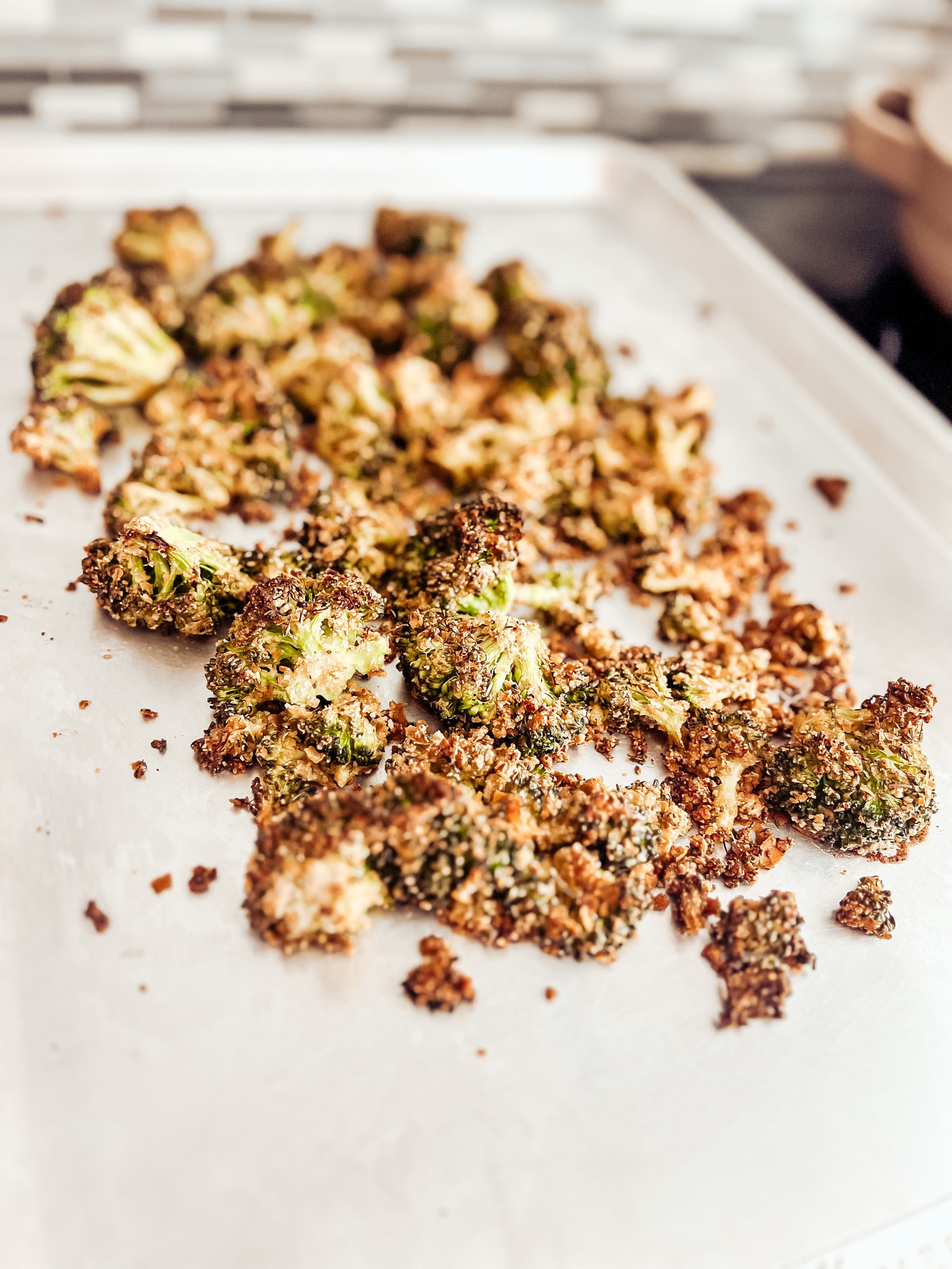 Roasted Crispy Italian Broccoli 😍 made with clean and simple ingredients, yet incredibly delicious, crispy, and filling! 

Secret ingredient in here that actually can REPLACE your vitamin B complex supplement. 

Recipe on the blog here👉🏼 https://northsouthblonde.com/roasted-crispy-italian-broccoli-gf-keto-vegan-paleo-whole-30

#lowcarb #keto #paleo #glutenfree #whole30 #dairyfree #broccoli #healthydishes #sidedish #sides #vegetables #ketorecipes #healthyrecipes #canadianfoodblogger #foodblogeats #cleaneating #paleoeats #ketoeats #ketopaleo #ketolowcarb