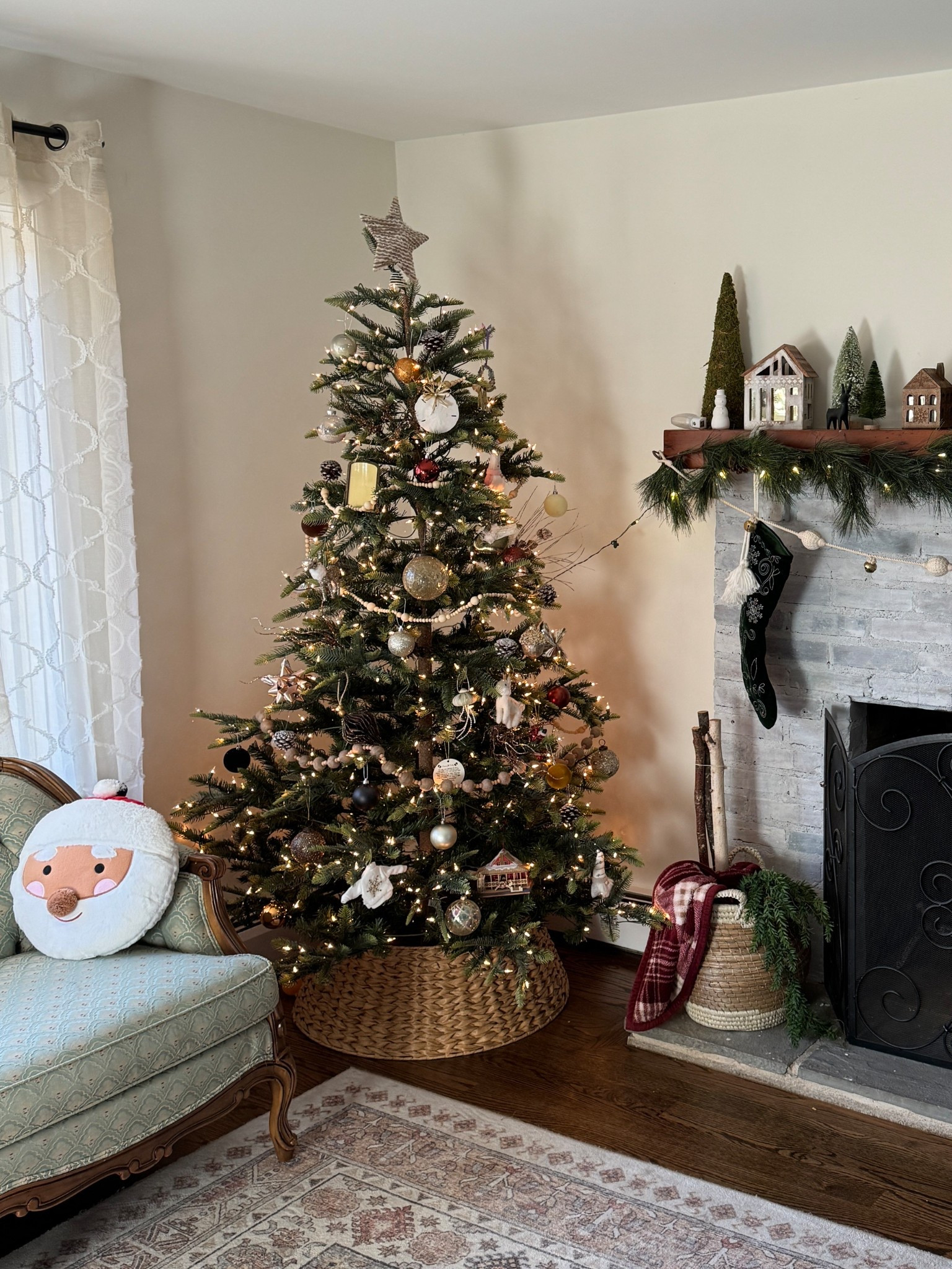 3rd year with this aspen fir Christmas tree and I’m obsessed with it still! It’s pre lit and 6.5 feet tall

#LTKHome #LTKHoliday #LTKSeasonal