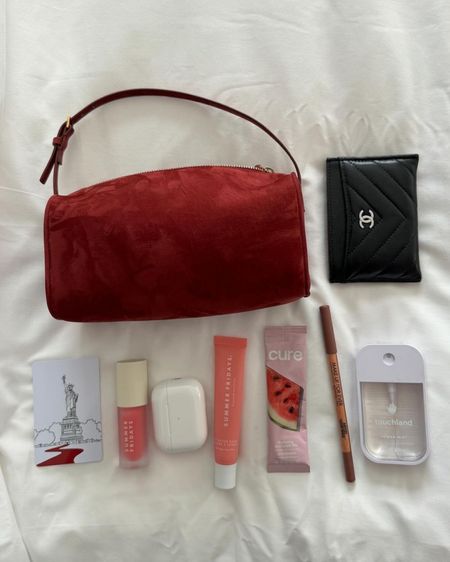 What’s in my purse!

#LTKitbag #LTKfindsunder100 #LTKbeauty