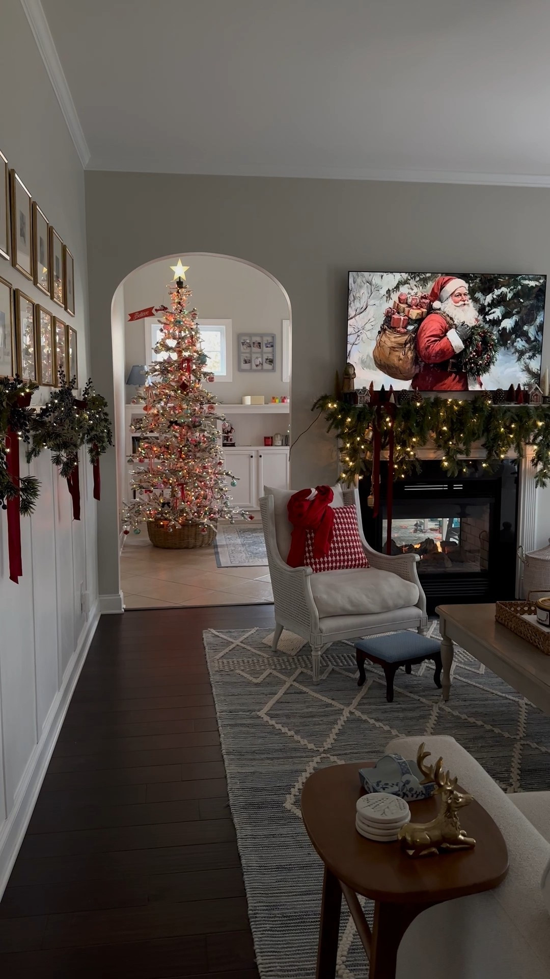 Christmas, but make it calm 🤍 layered garlands, soft glow, and a living room that feels warm all season long.

⸻
Christmas living room decor, cozy Christmas living room, garland fireplace decor, cascading garland fireplace, blueberry garland, Christmas wall garland, neutral Christmas decor, traditional Christmas living room, cozy holiday home, Christmas mantel garland, living room Christmas tree, holiday home decor ideas

⸻
#ltkhome
#ltkholiday
#ltkwinter
#ltkseasonal
#christmaslivingroom
#holidayhomedecor
#christmasgarland
#manteldecor
#cozychristmas
#neutralchristmas
#traditionalchristmas
#christmashomedecor
#livingroomdecor


#LTKSeasonal #LTKHome #LTKHoliday