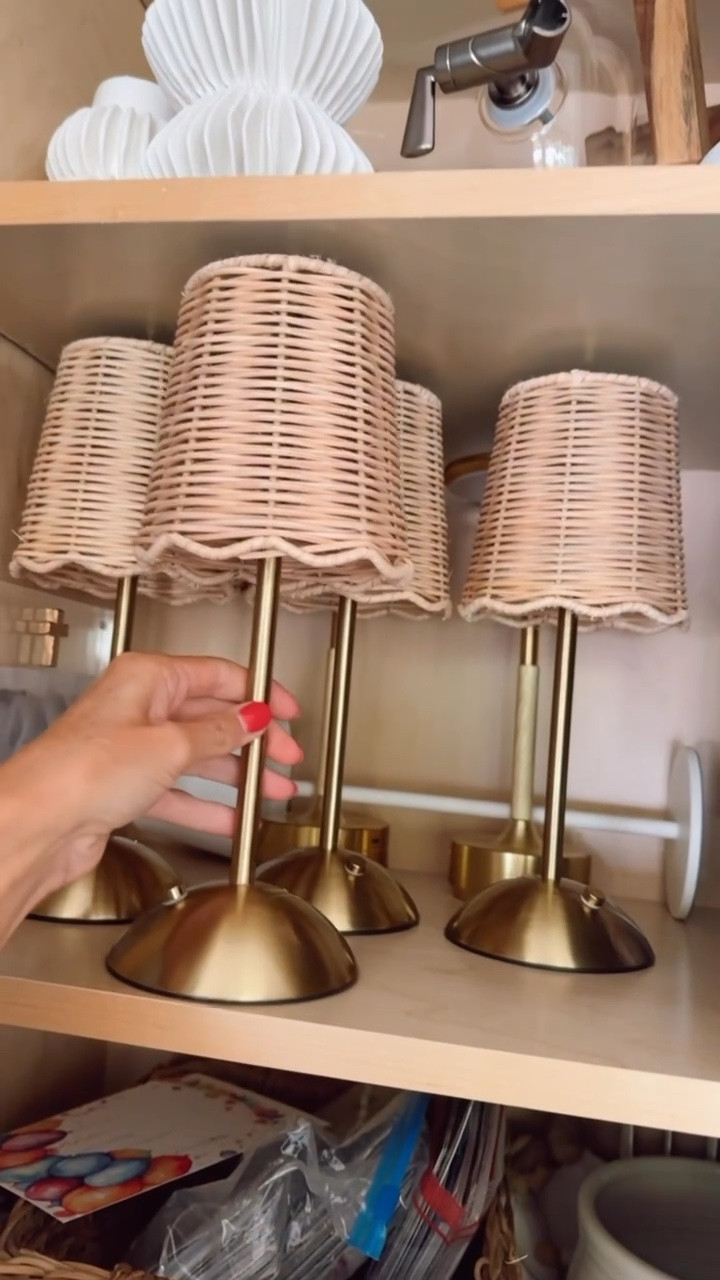 The cutest rattan scalloped table lamps! These are so great for my mahjong table!

Loverly Grey, Walmart find, Walmart fashion, table lamps, home decor 

#LTKHome