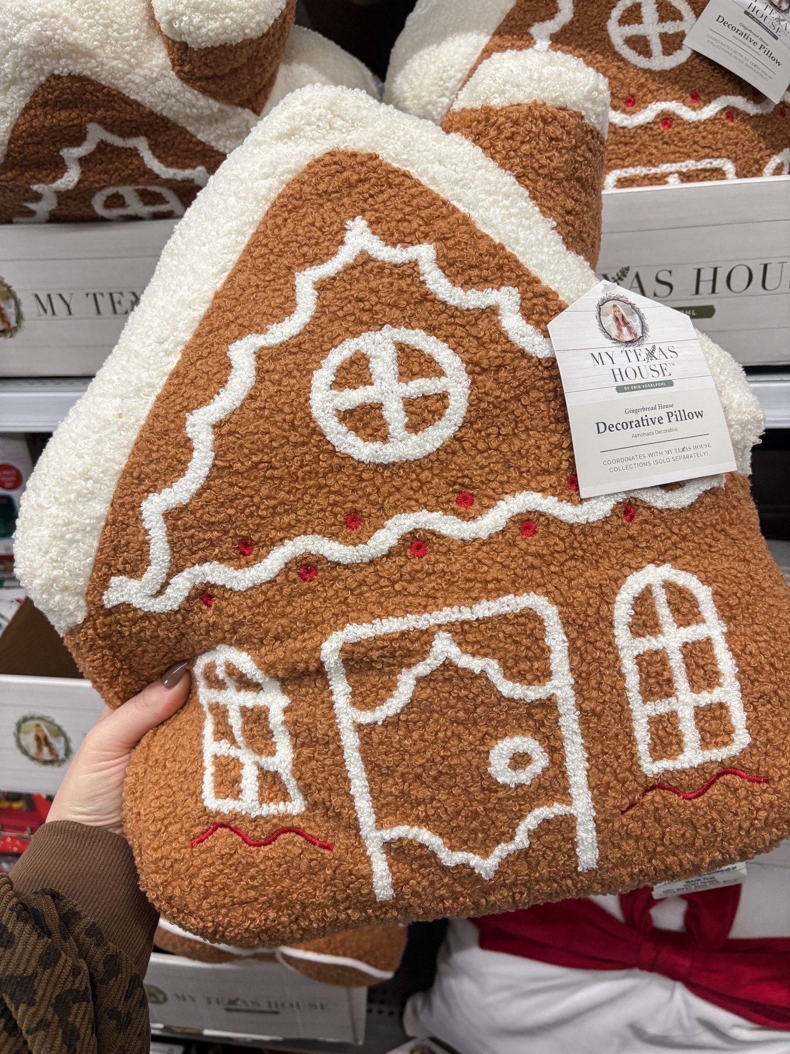 The cutest Christmas pillows! 🎄🎁

#LTKHoliday #LTKSeasonal #LTKHome