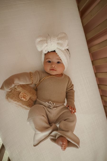 The cutest baby neutral clothes shop! 

Baby/ newborn/ baby / baby must haves/ Chanel #atlasgrey #ad 
