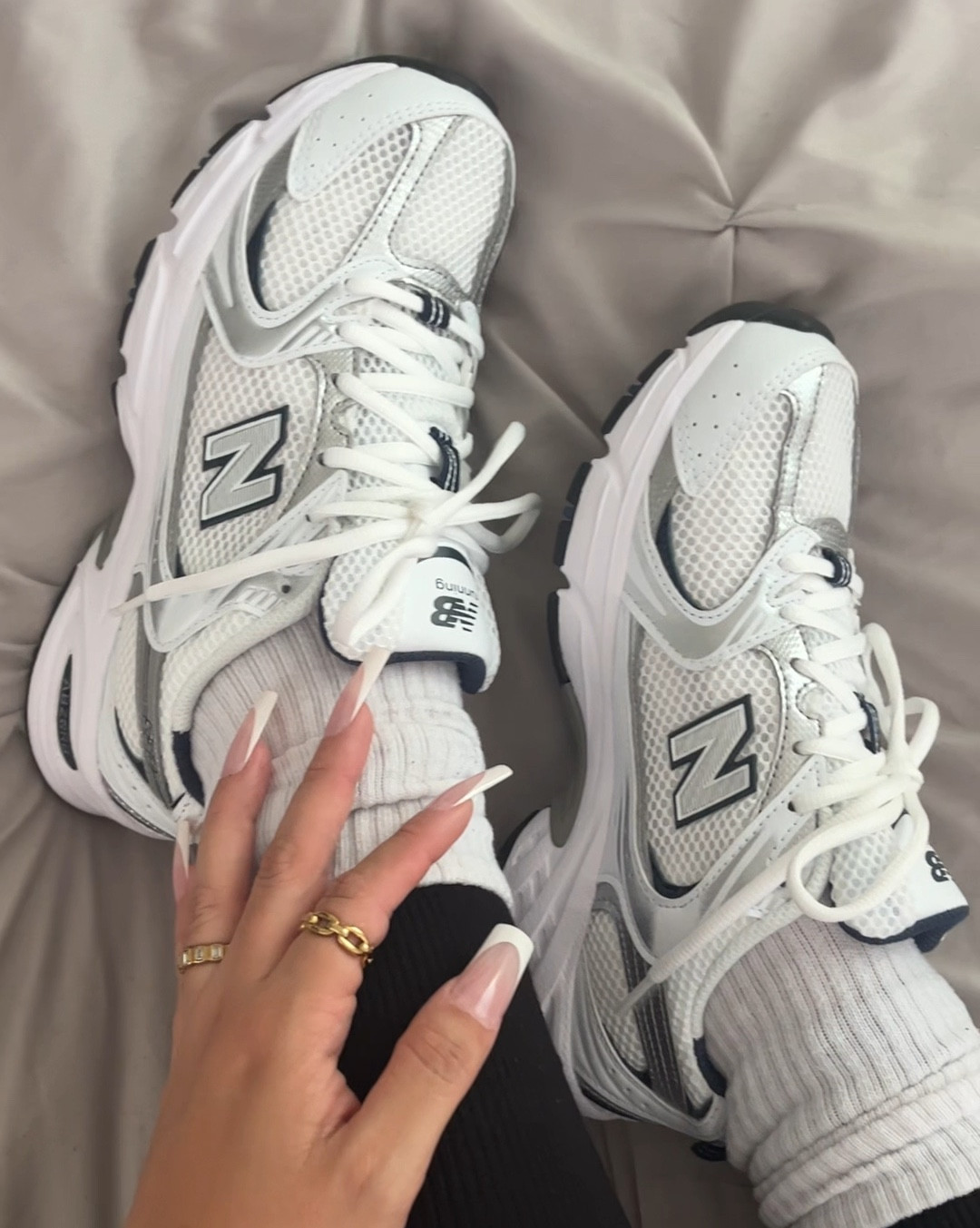 The most comfortable shoes ever 🤍
Direct link on post below! 

#newbalance #sneakers #newbalance530#LTKVideo

#LTKActive #LTKItBag