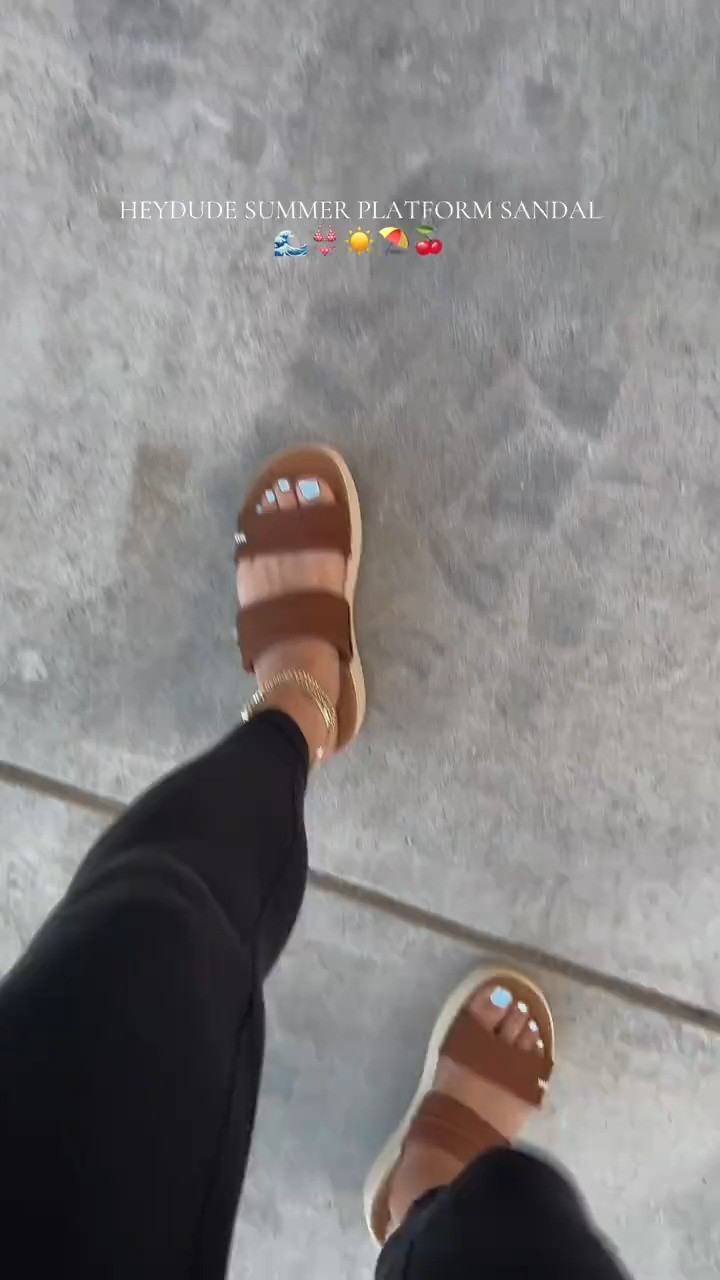 finally found sandals that don’t make me regret leaving the house! 🖤☁️ 

 #LTKFestival #LTKootd #LTKTravel