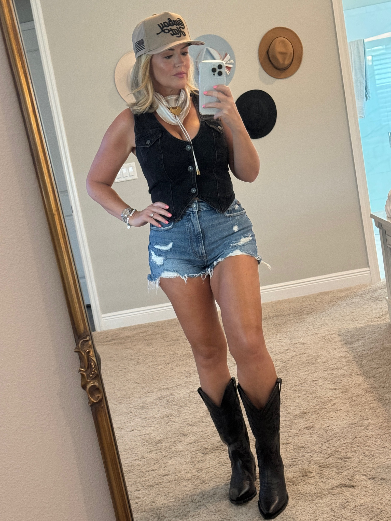 Concert fit 
Bolo @novembermaker 
Hat @cowboyrevolutionapparel 
Darla for 15% off 

#LTKParties #LTKStyleTip #LTKOver40