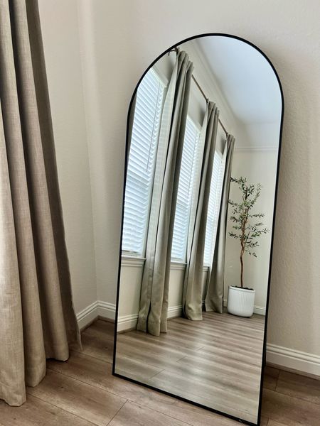 Love my new mirror and it’s on sale!!🏃‍♀️🙌🏻

Arched mirror. Home. Sale. Amazon  

#LTKhome #LTKsalealert