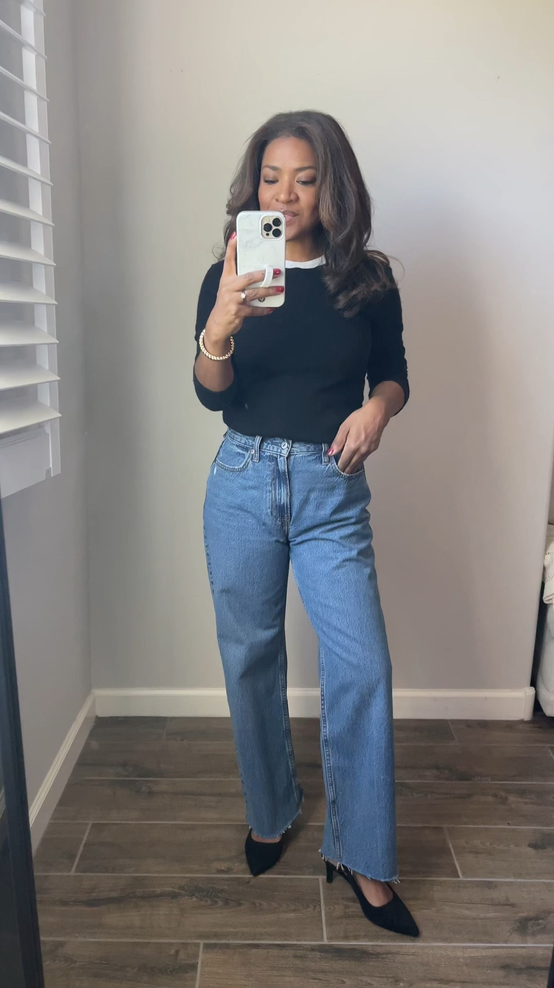 Abercrombie denim is 20% off this weekend! Wearing a size 27/4 regular in these. I am 5.5” 

#LTKFindsUnder100 #LTKSaleAlert #LTKFallSale