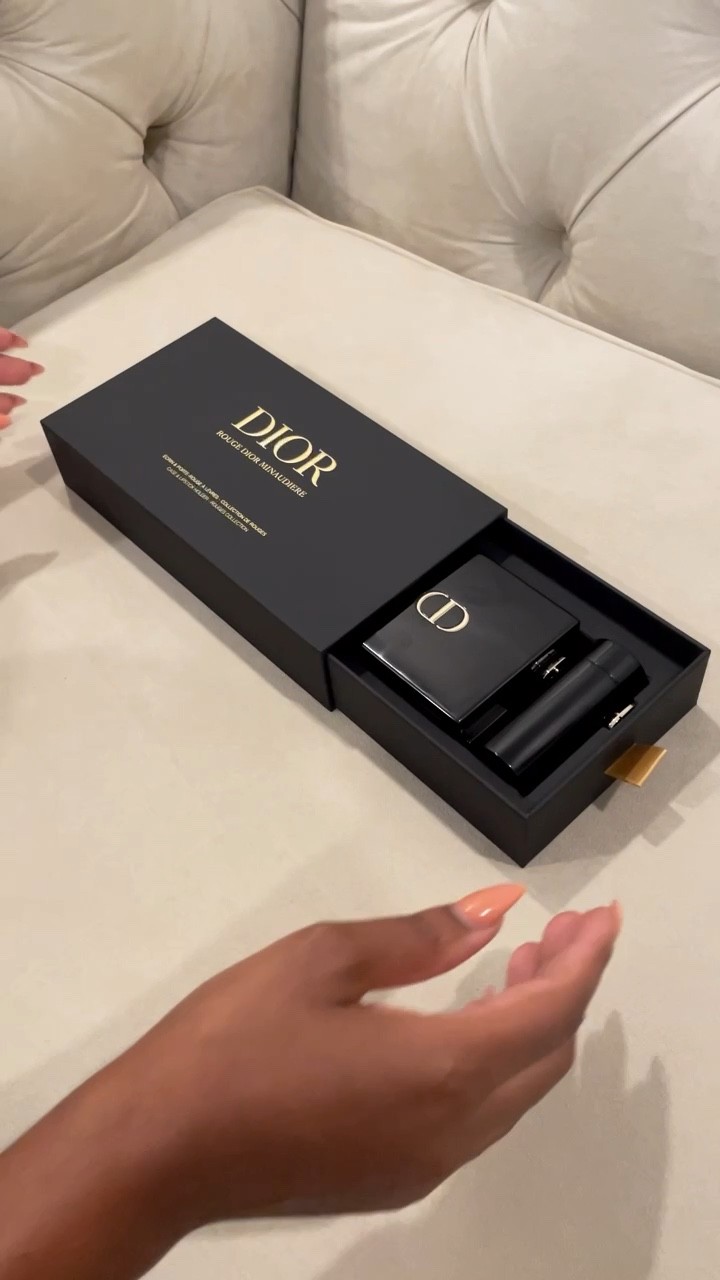 @diorbeauty limited edition “Rouge Dior Minaudiere”
* Use @macys link below for 15% off promo using the code “FRIEND” for a limited time only.    
 *The @nordstrom link below has an automatic discount for a limited time only.
*If you want exclusive gift packaging, brand presentation and @dior samples with your purchase use @dior link below.
___
The velvet bag that held the chain can be used as a dust bag to store/travel with the clutch. 

Lipstick Shades: (965 Rouge Fortune; 913 Mystic Plum; 674 Midnight Rose; 471 Enchanted Pink)

#LTKHoliday 

#LTKbeauty