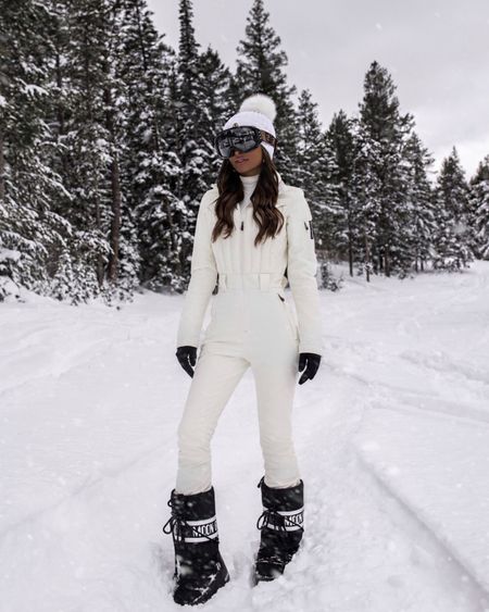 Ski outfit / White ski suit
Moon boots 
Moncler beanie
Fendi ski goggles 


#LTKHoliday #LTKfit #LTKstyletip
