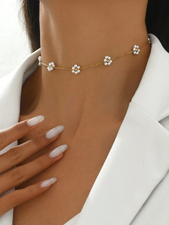 1pc Elegant White 6-Petal Flower Pendant Necklace With Gold Tone Chain, Floral Jewelry For Daily Wear, Vacation, Party, Date | SHEIN