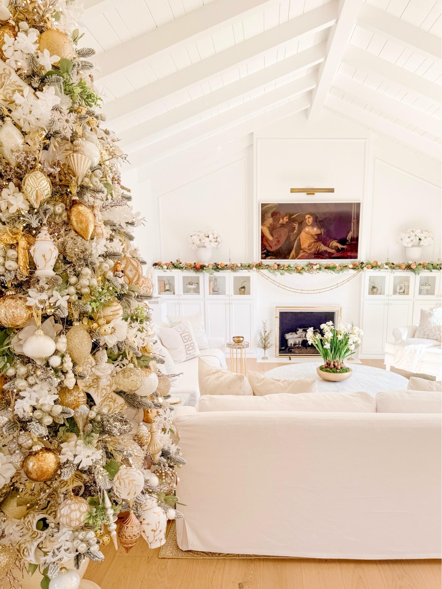 Holiday tree and room details 🎄💫


#LTKSeasonal #LTKHome #LTKHoliday