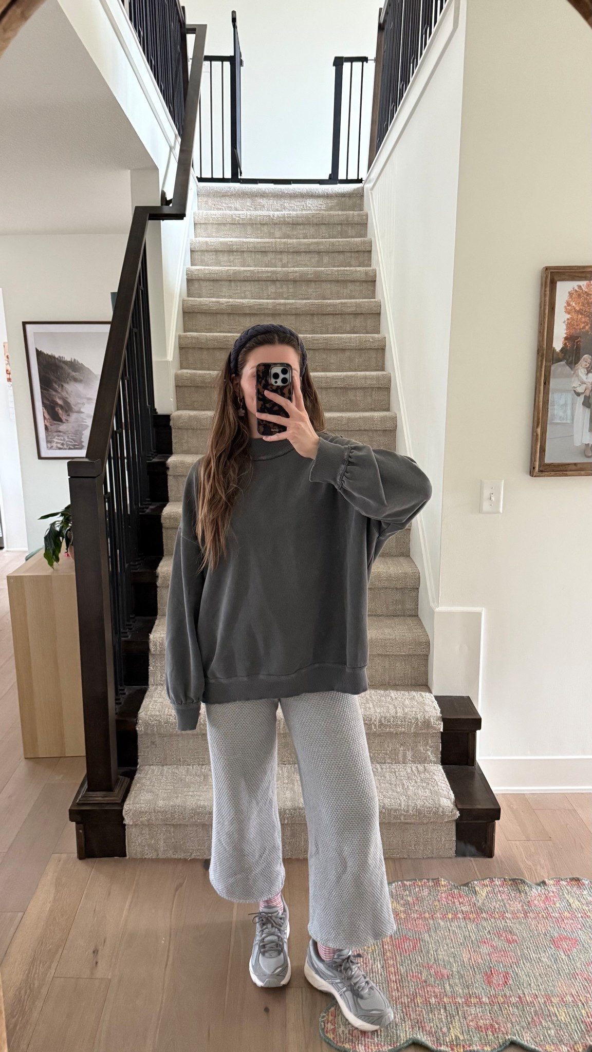 very comfy outfit I’ve worn a few times this week! wearing a medium in sweatshirt (sized up) and pants are part of a set, tts! Sneakers are back in stock in this color!

Mom outfit, postpartum 

#LTKootd