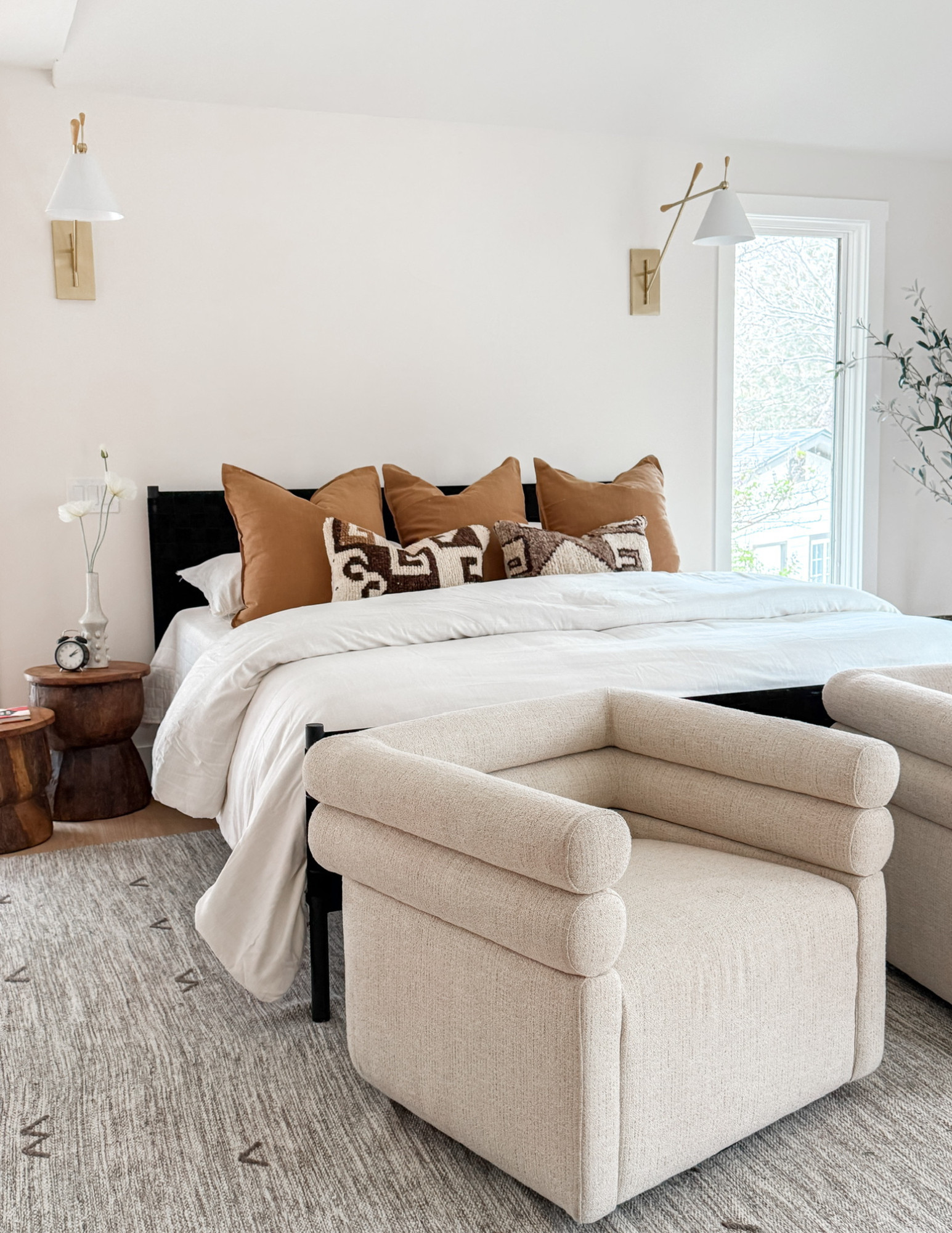 Bedroom inspo 🤍

#bedroom #cozy #decor #aesthetic #bedding 


#LTKHome #LTKSeasonal #LTKStyleTip