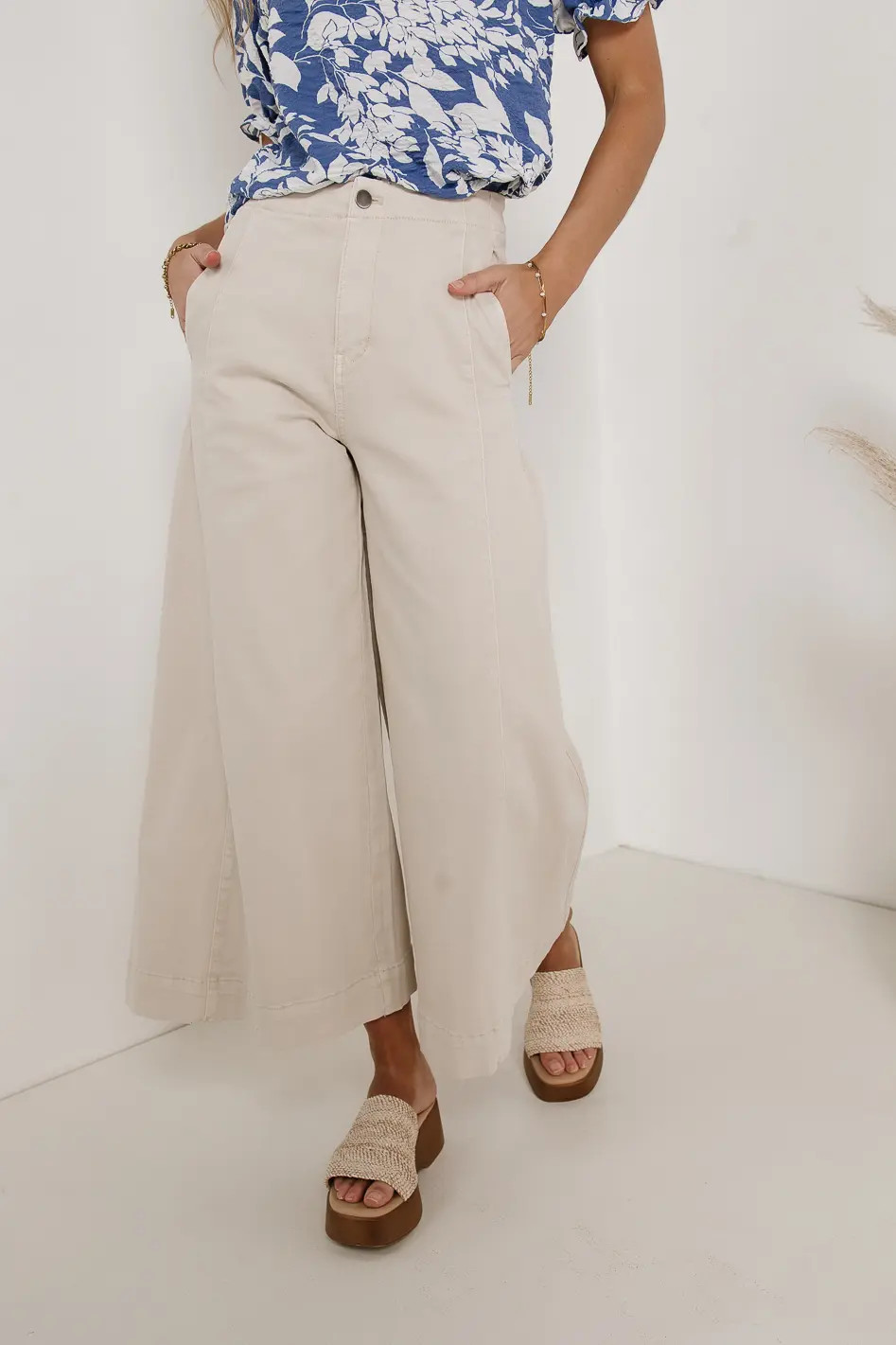 Rue Wide Leg Jeans in Beige | Böhme US