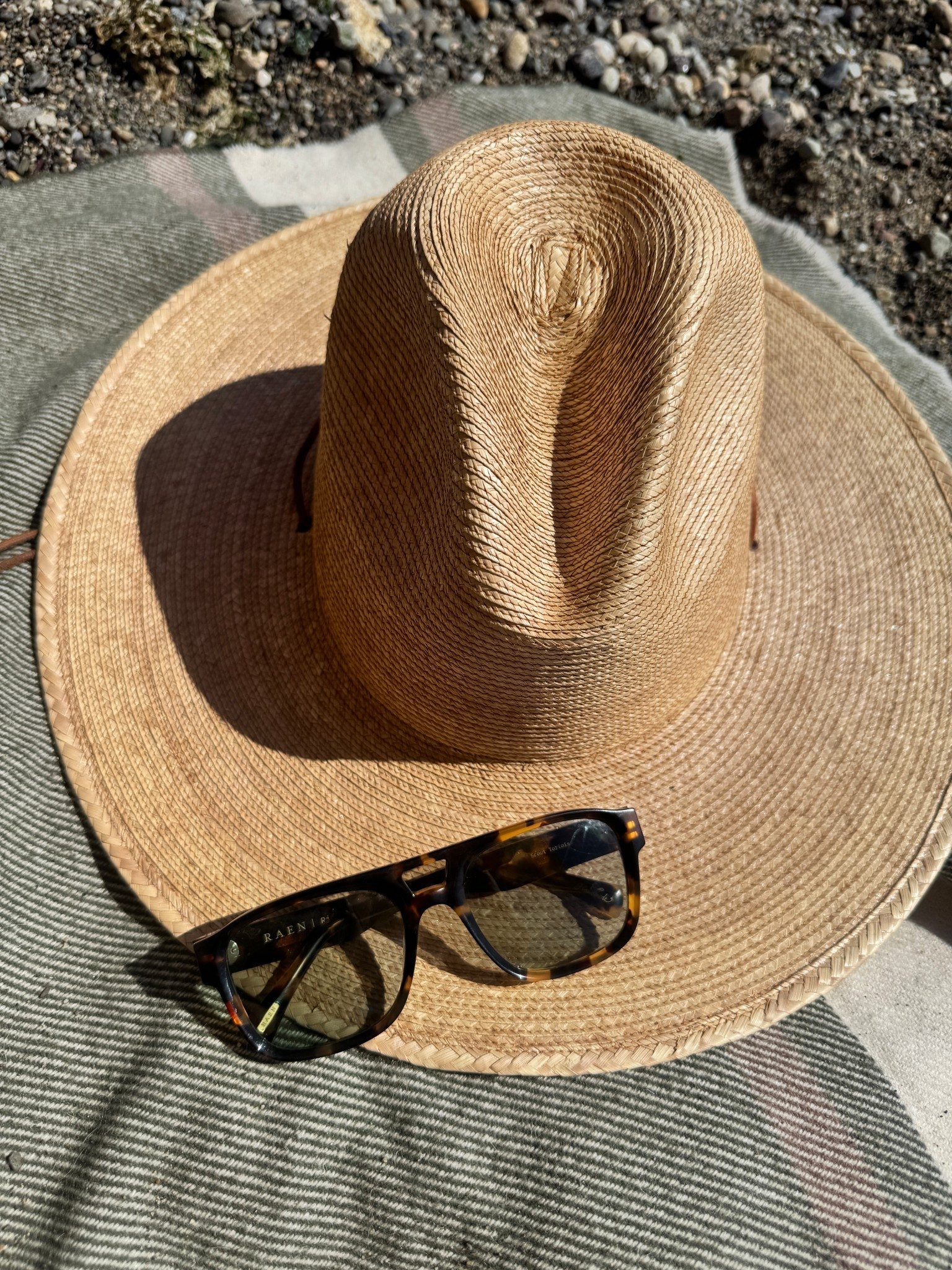 The sunnies are my fav 🖤

#LTKMidsize