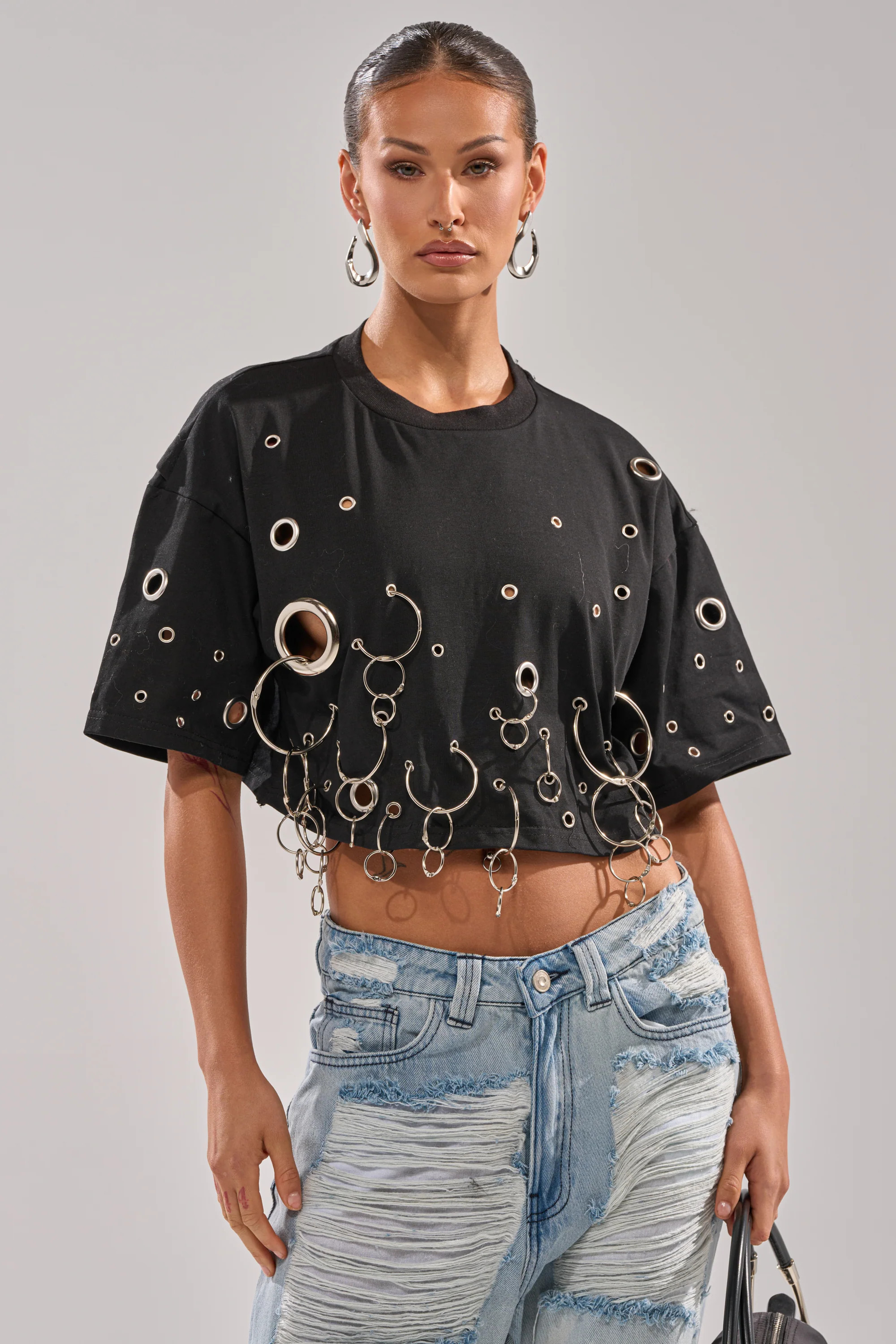AKIRA Ring Around Me Cropped T-Shirt | Black | Size 1X/2X | AKIRA