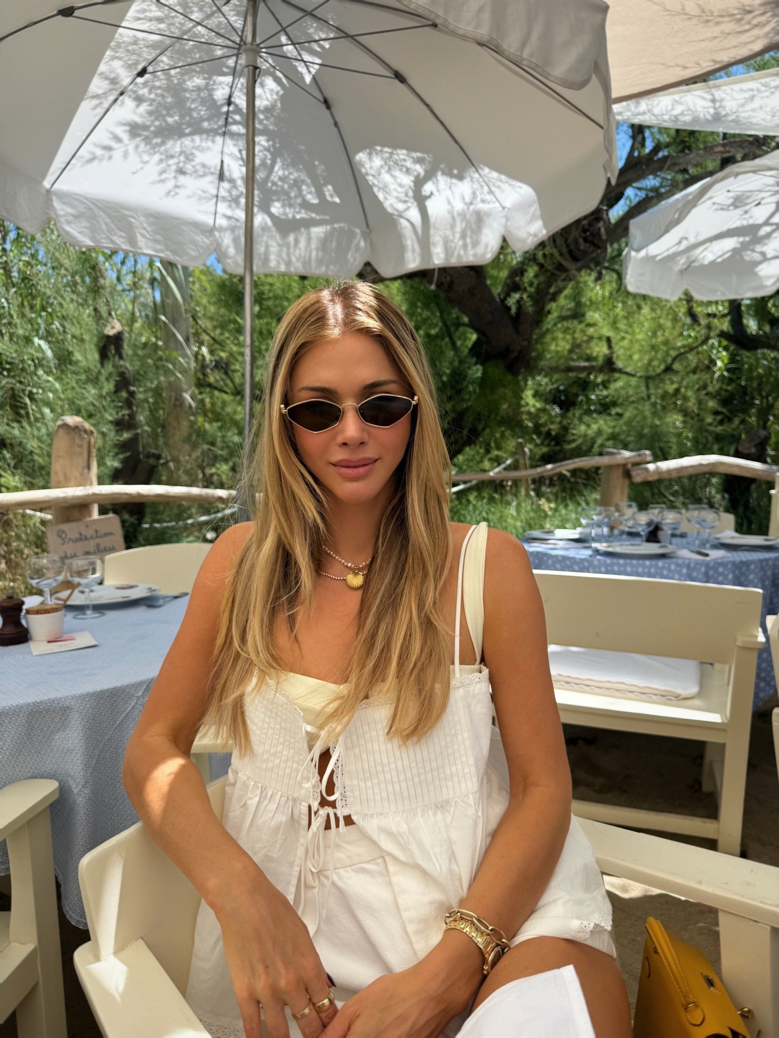 Beach club casual look