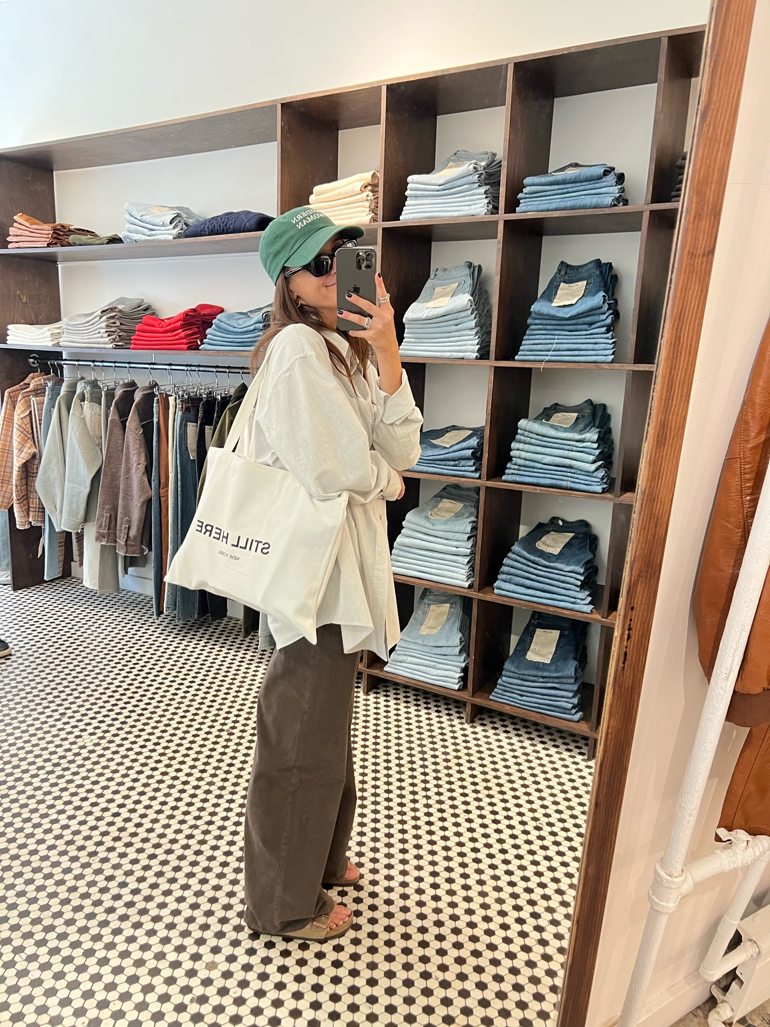 I love my the row pants but you can recreate with Levi’s that just came out !!! 