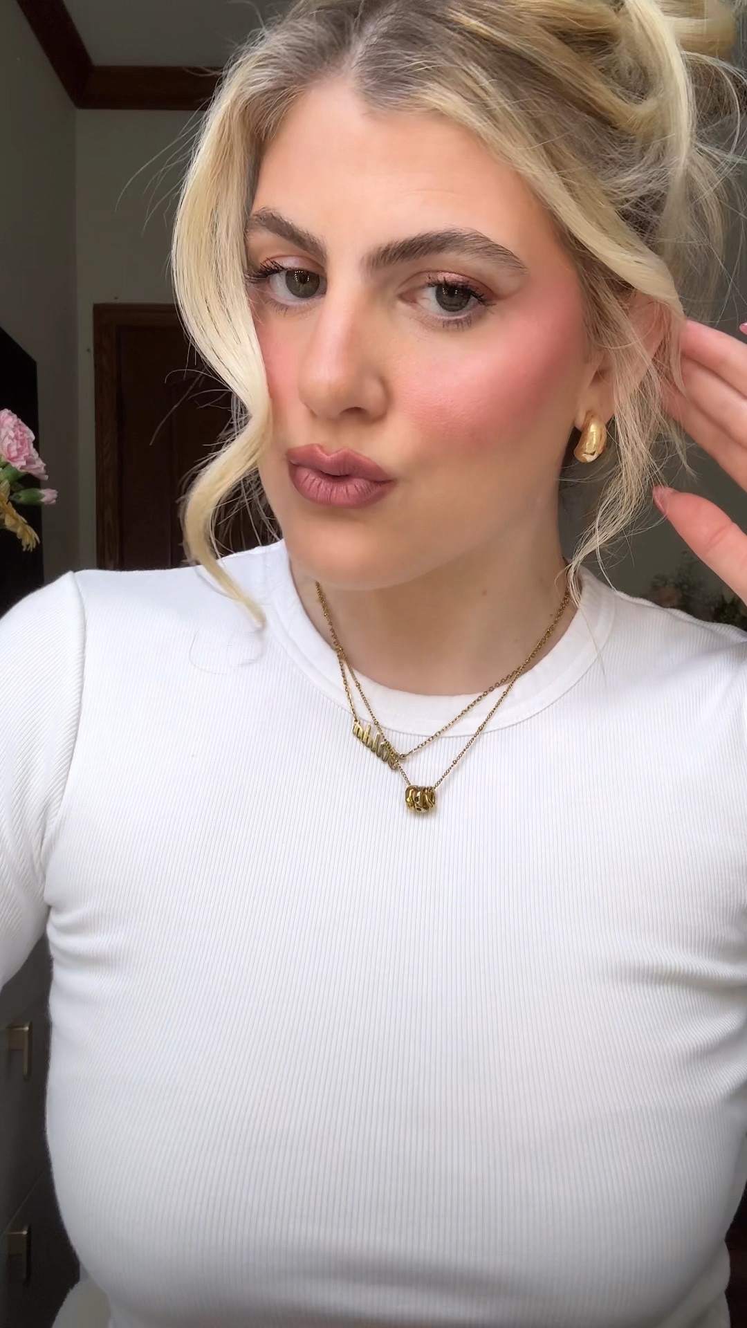 Sabrina Carpenter Grammy Award Makeup Look ✨



Armani Beauty - Luminous silk foundation, Concealer, liquid blush,
YSL- Mascara 
Prada- Eyeshadow Palette 
Rare Beauty - Bronzer 
Sephora Collection- Lipliner 
Makeup forever, lipliner 

#makeup #makeuplooks #glowymakeup #celebritymakeup #sabrinacarpenter



#LTKBeauty #LTKMostLoved #LTKFindsUnder50