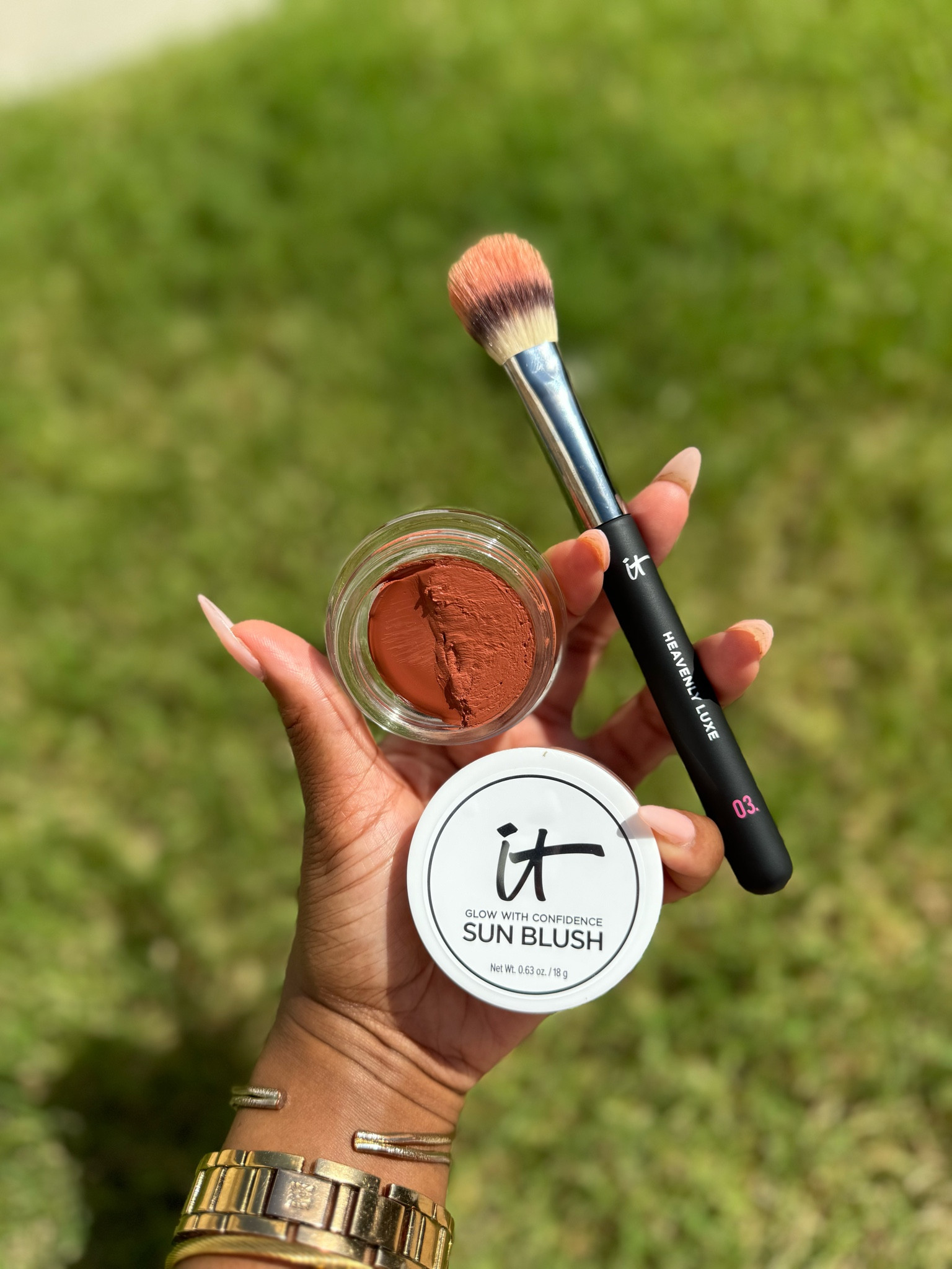 These sun blushes from @itcosmectics are everything you need for a beautiful sun glow this summer!! #makeup #sunblush #creambronzer #creamblush 

#LTKStyleTip #LTKFindsUnder100 #LTKSummerSales