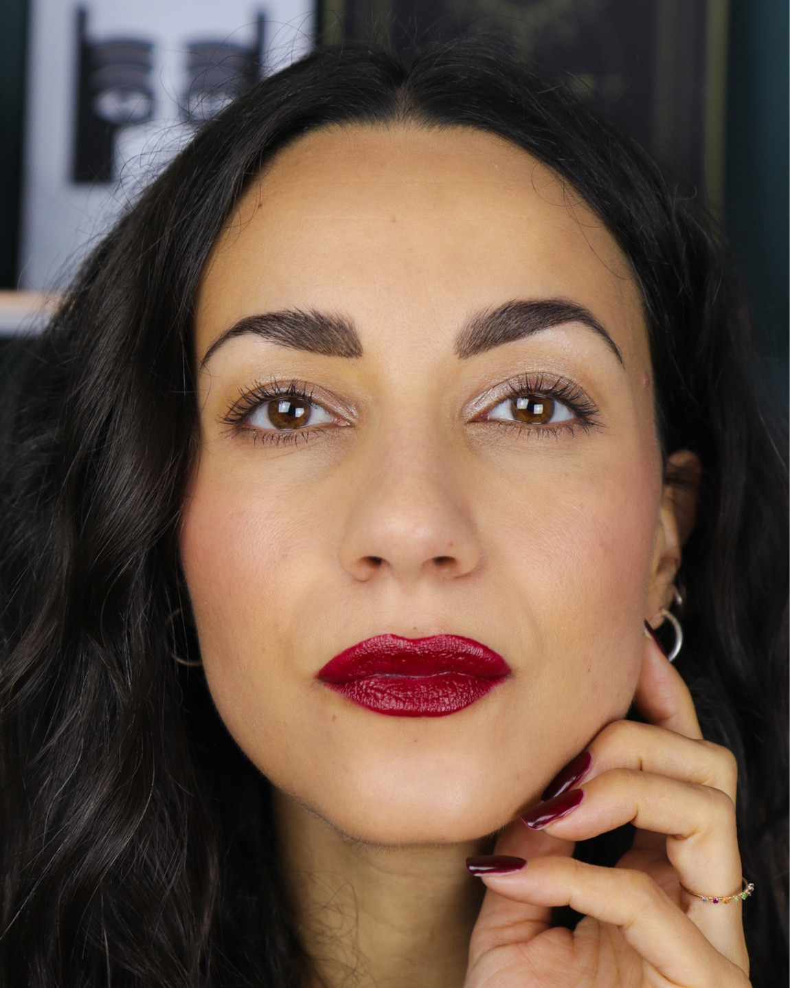 Ce rouge à lèvres 🤌🏼

TEINTES :
- Eaze Drop : 7
- Anti-cernes : Butter Croissant
- Bronzer : Butta Biscuit
- Ombre à paupières : Moon Crystal
- Blush : Colour of Dreams 
- Rouge à lèvres : 55 / Royal 

#LTKbeauty