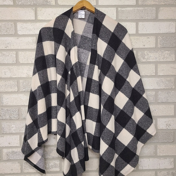 Chris & Carol Plaid Black and White Cape Size Large | Poshmark