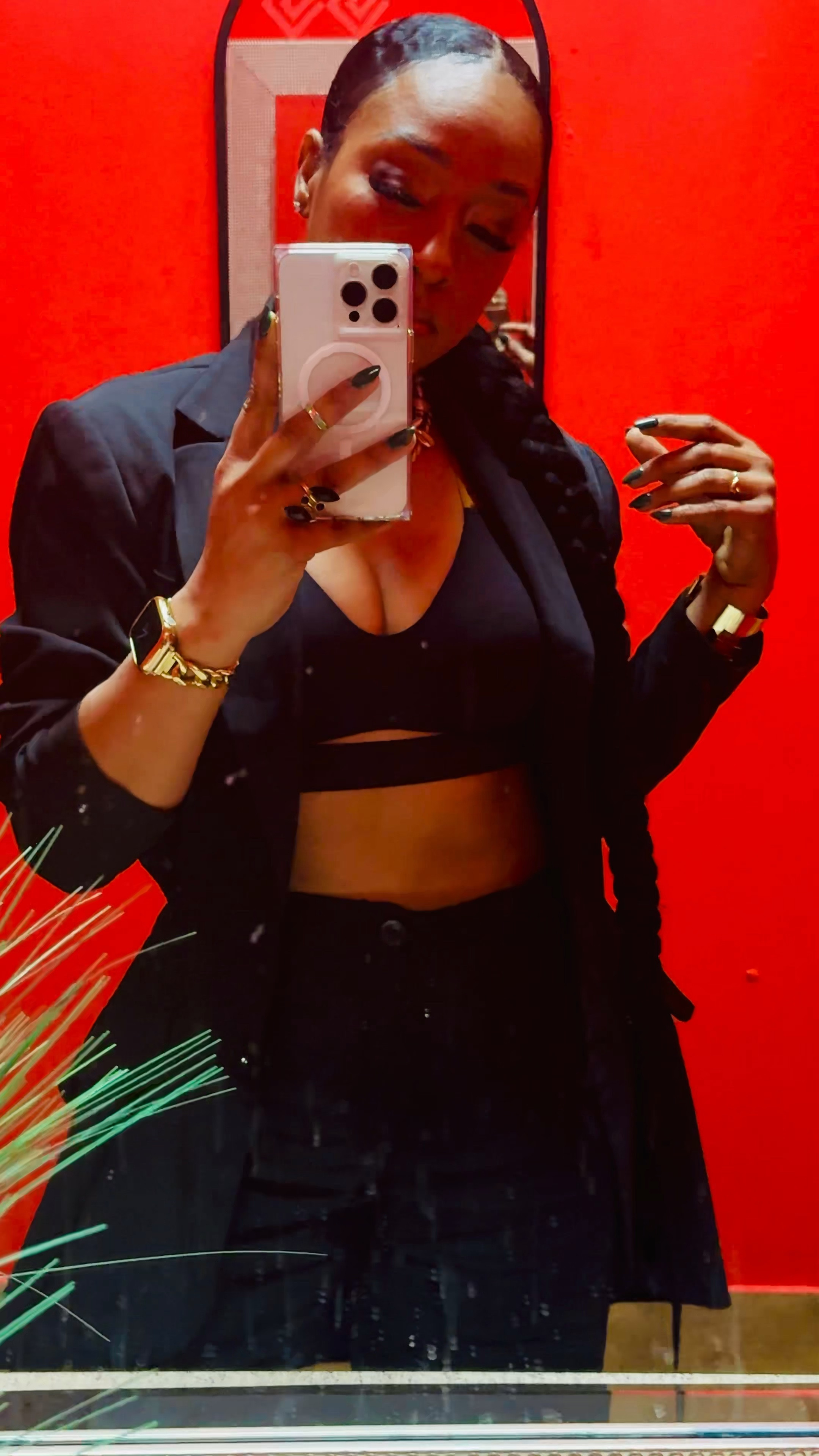 Blackout ❤️❤️

•
•
#ootd #cypherheat #host #mc #comedichost #mevsme #2025willbedifferent #trinitycomedy #femalecomedian #braverootsfilms #supportiseverything #keepthatsameenergy #alwaysrootingforme #wickednails #greennails

#LTKStyleTip #LTKFindsUnder100 #LTKHoliday