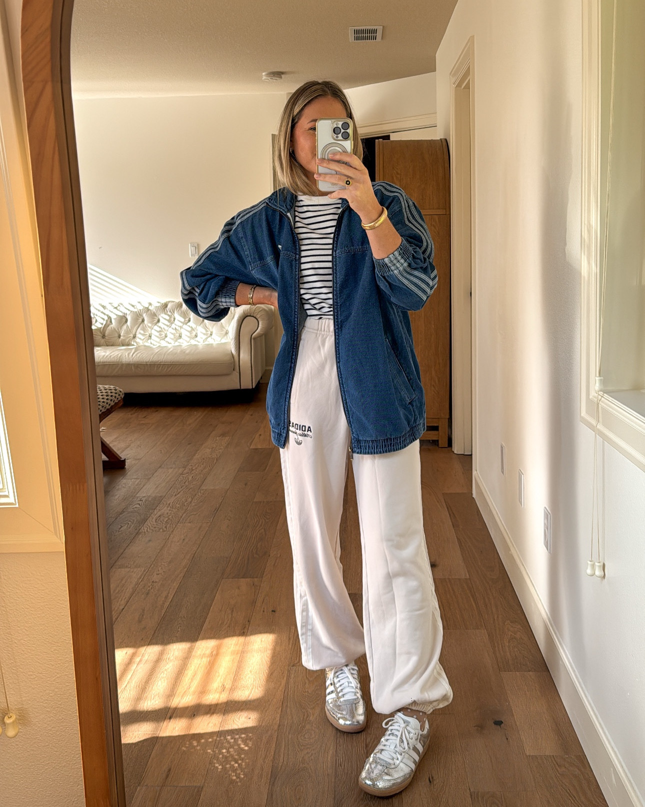 Casual Outfit

Same sweatpants as yesterday, just changed the look by styling it with a striped t-shirt, denim oversized jacket and silver samba sneakers 

#LTKShoeCrush #LTKmomlife #LTKStyleTip