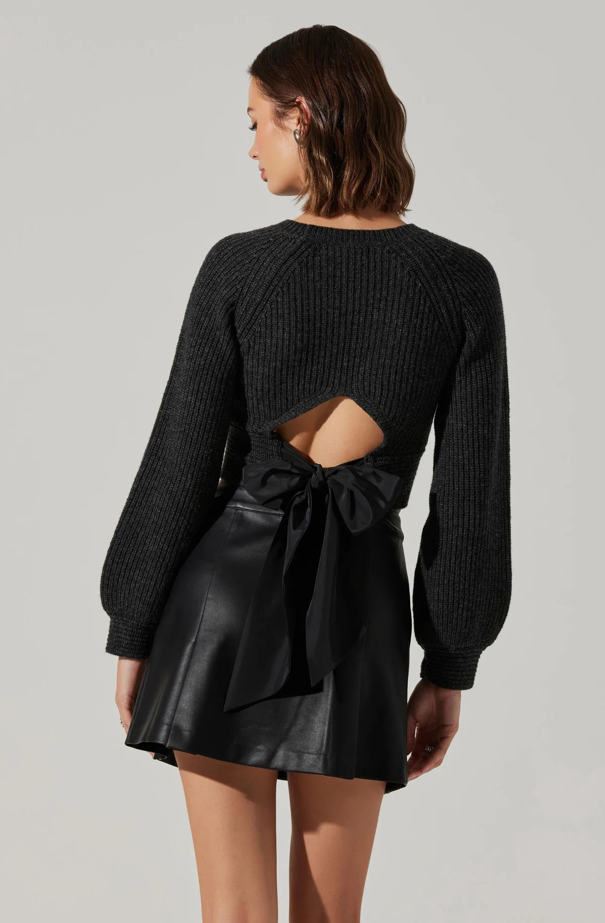 Elia Contrast Bow Back Sweater | ASTR The Label (US)