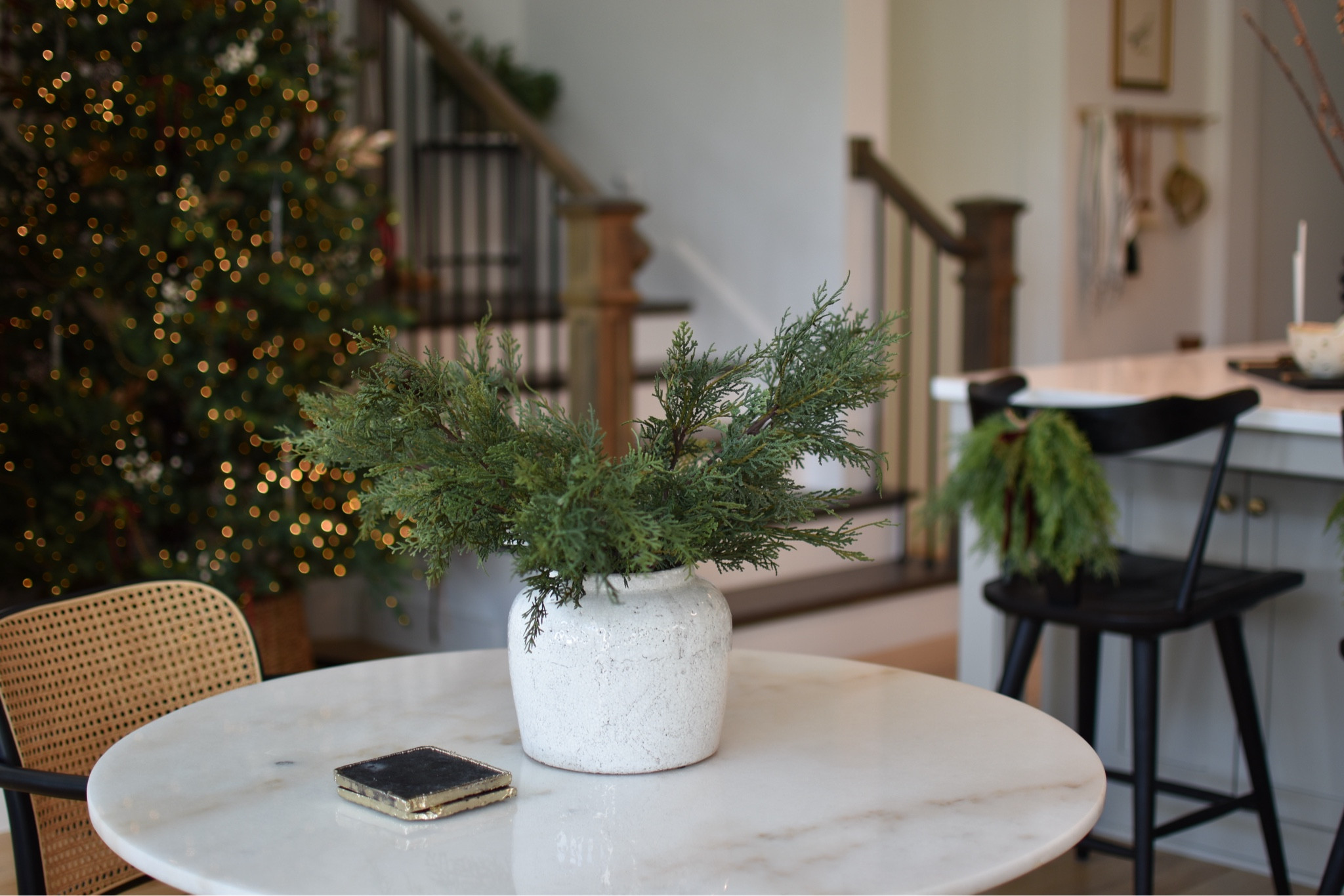 These Christmas stems are so good and so realistic. 

Christmas stems, target, magnolia, Christmas wreath, white vase, marble table, 

#LTKHome #LTKSeasonal #LTKHoliday