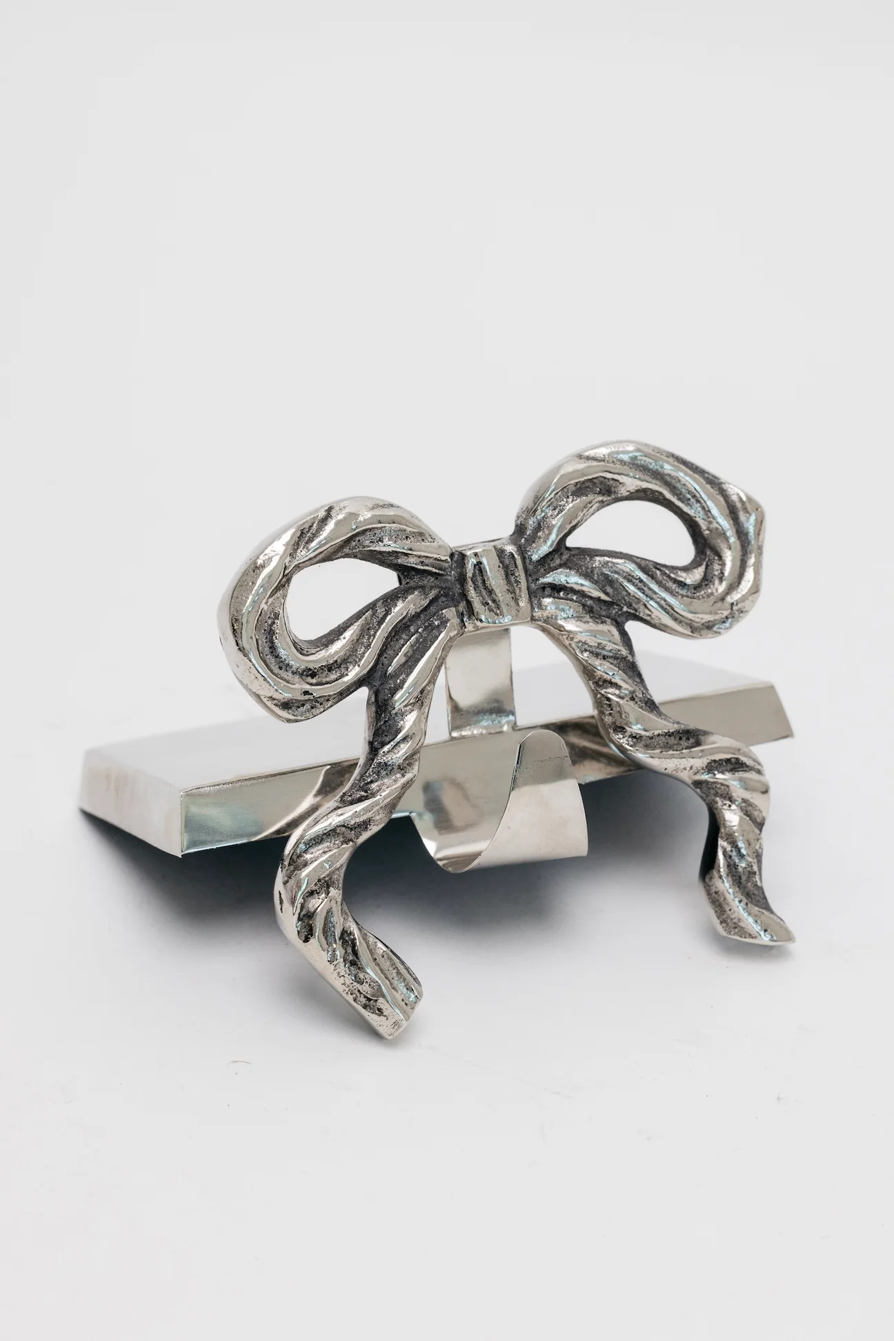 Bow Stocking Holder | THELIFESTYLEDCO