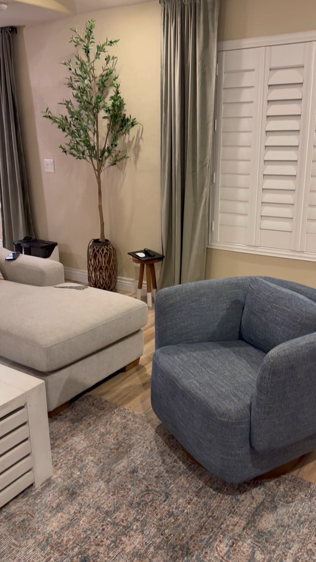 Amazingly soft Loloi rug and family room refresh items!

#LTKhome #LTKVideo #LTKsalealert