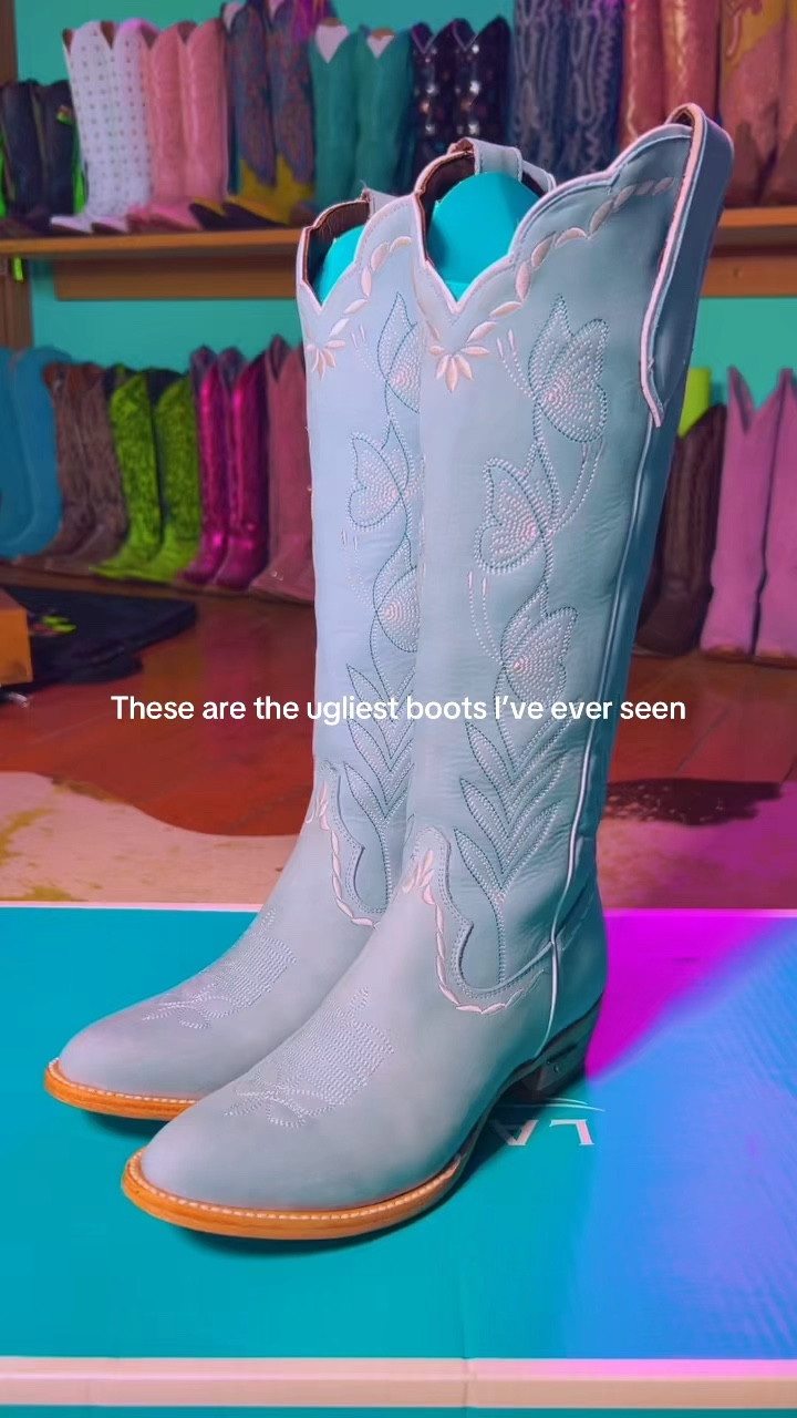But today is Opposite Day 😏🦋

Cowgirl boots 🤝 Cowgirl style 

#LTKgrwm #LTKFestival #LTKootd