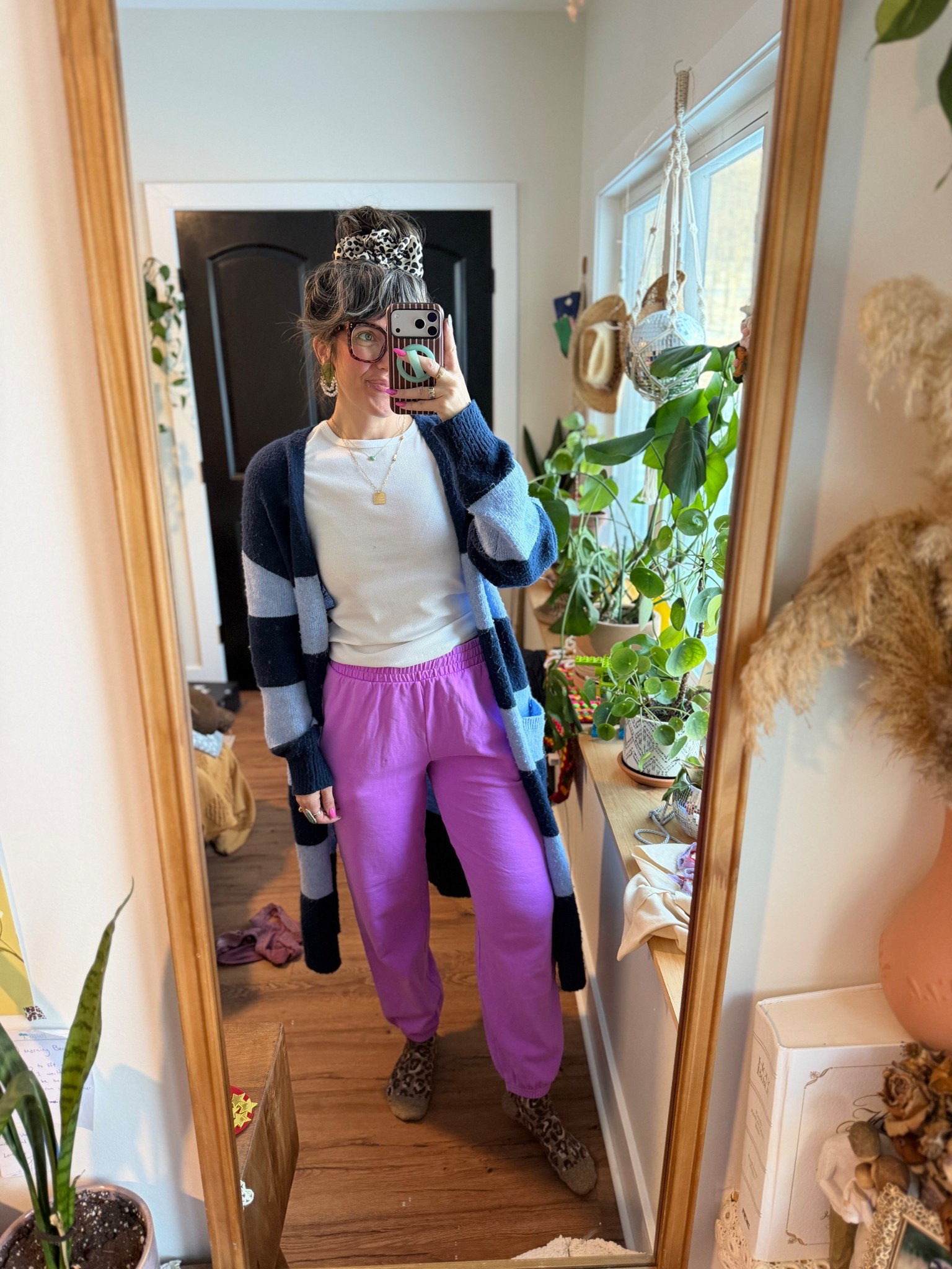 These sweats are so good and so comfy!!! Wearing a medium! They stretch out as you wear them- could of definitely done a small as well! 

#LTKActive #LTKootd #LTKmomlife