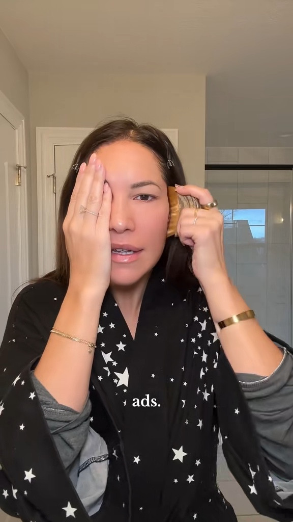 Gua sha vs lympahtic drainage brush!?

As someone who is obsessed with facial massage and facial manipulation I put these 2 to the test. What do you think?!

#LTKselfcare #LTKBeauty #LTKmorningroutine