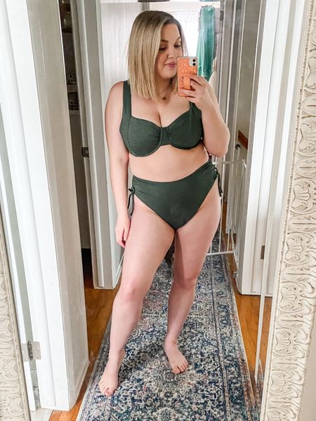 
This Abercrombie suit is freaking 🔥🔥
I love that it comes in the curve love style so it fits in all the right places. The straps are thicker, so it provides good support. 

Top - curve love L
Bottoms - L 

Vacation // bikini // swim //. Resort style // beach outift //. Spring break



#LTKfindsunder50 #LTKswim #LTKmidsize