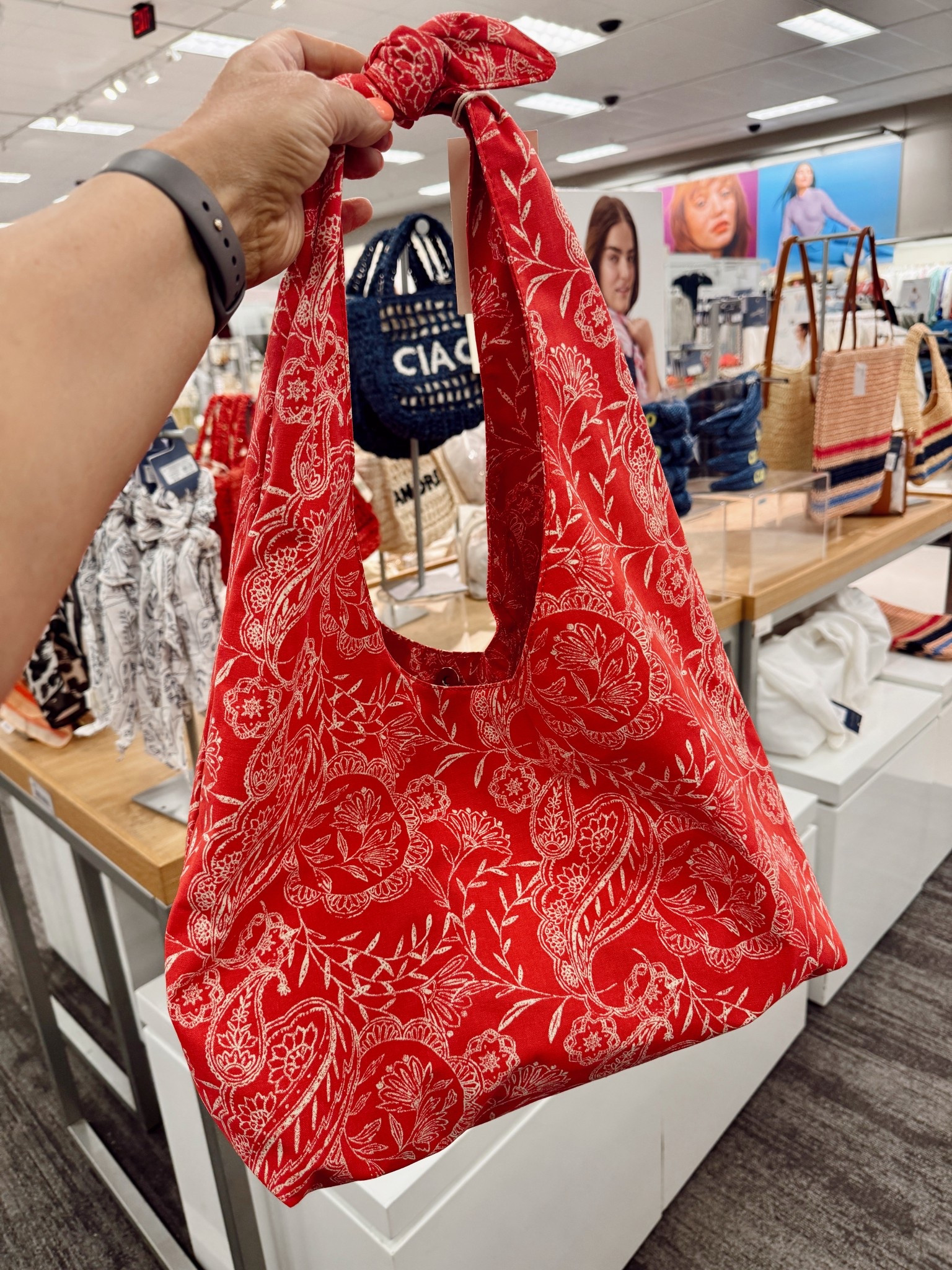 Red Bandana Tote Bag (also available in blue gingham and white stripe)

Got this for travel + pool bag + farmers market tote 


#LTKSummerEdit #LTKItBag #LTKTravel