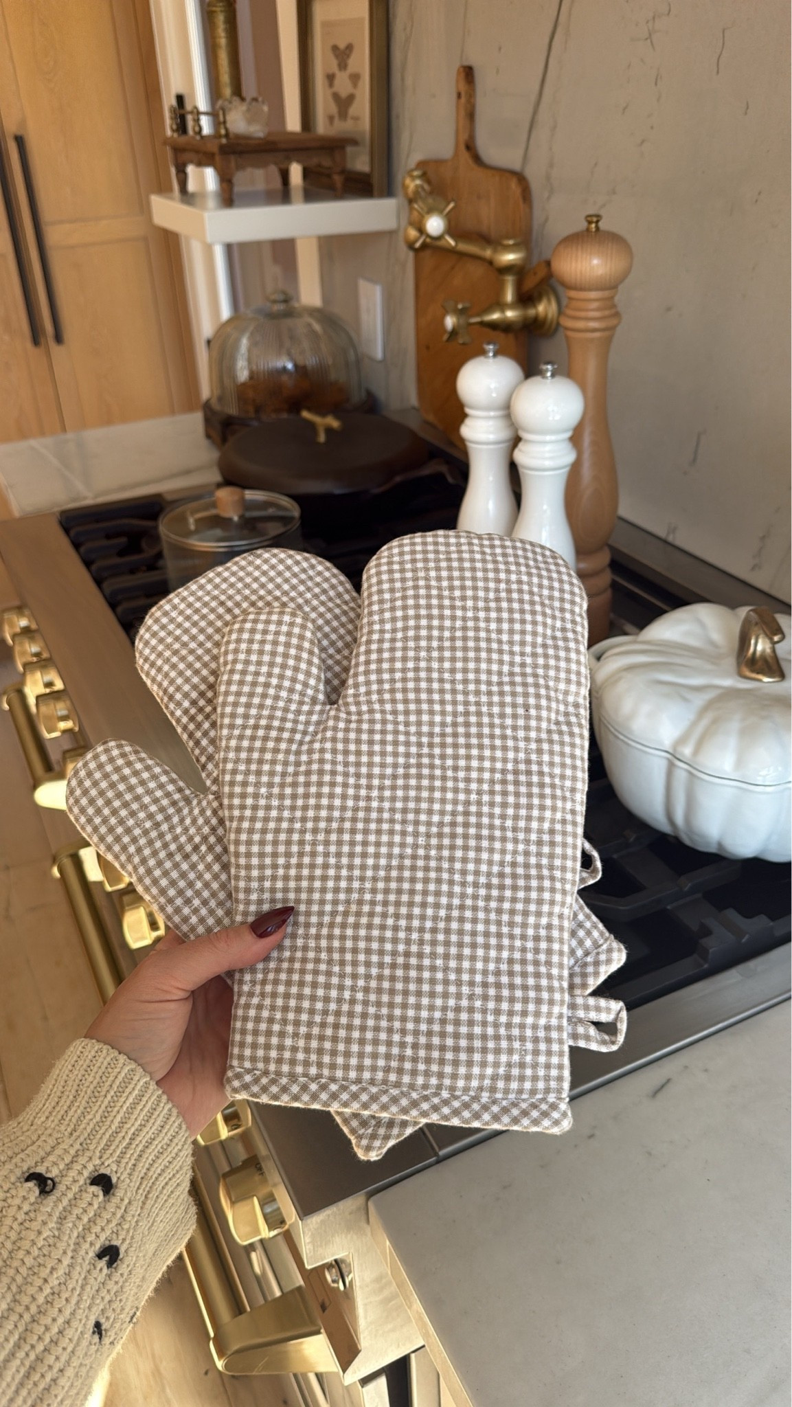 New fall gingham oven mittens 🍂👩🏻‍🍳

Baking
Kitchen
Zara
Home

#LTKHome #LTKSeasonal #LTKfoodie