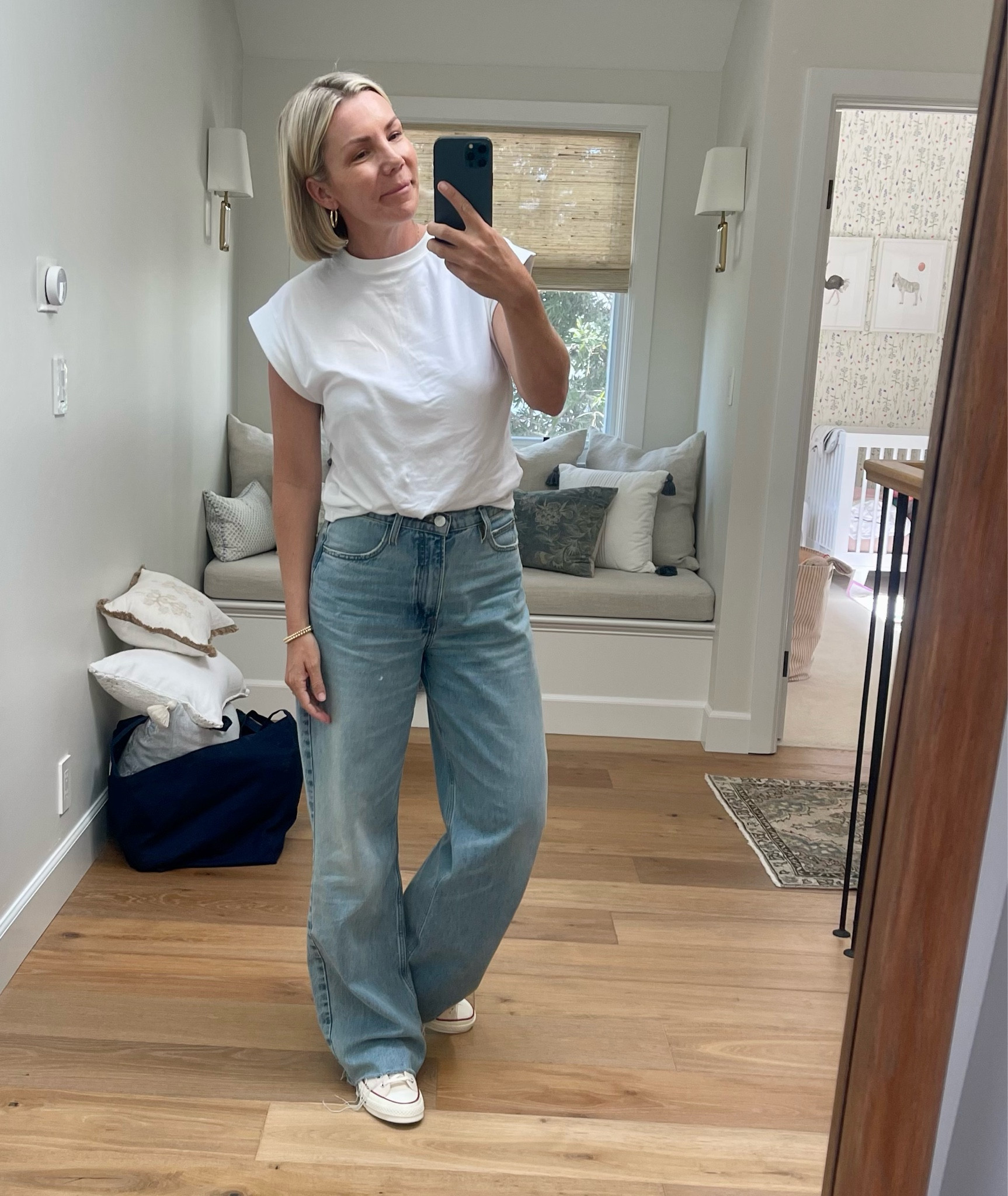 Layne’s favorite jeans for installs and photoshoots when she’s running up and down the stairs 500 times and fluffing every pillow in the house 🤣 still chic and comfy at the end of the day.