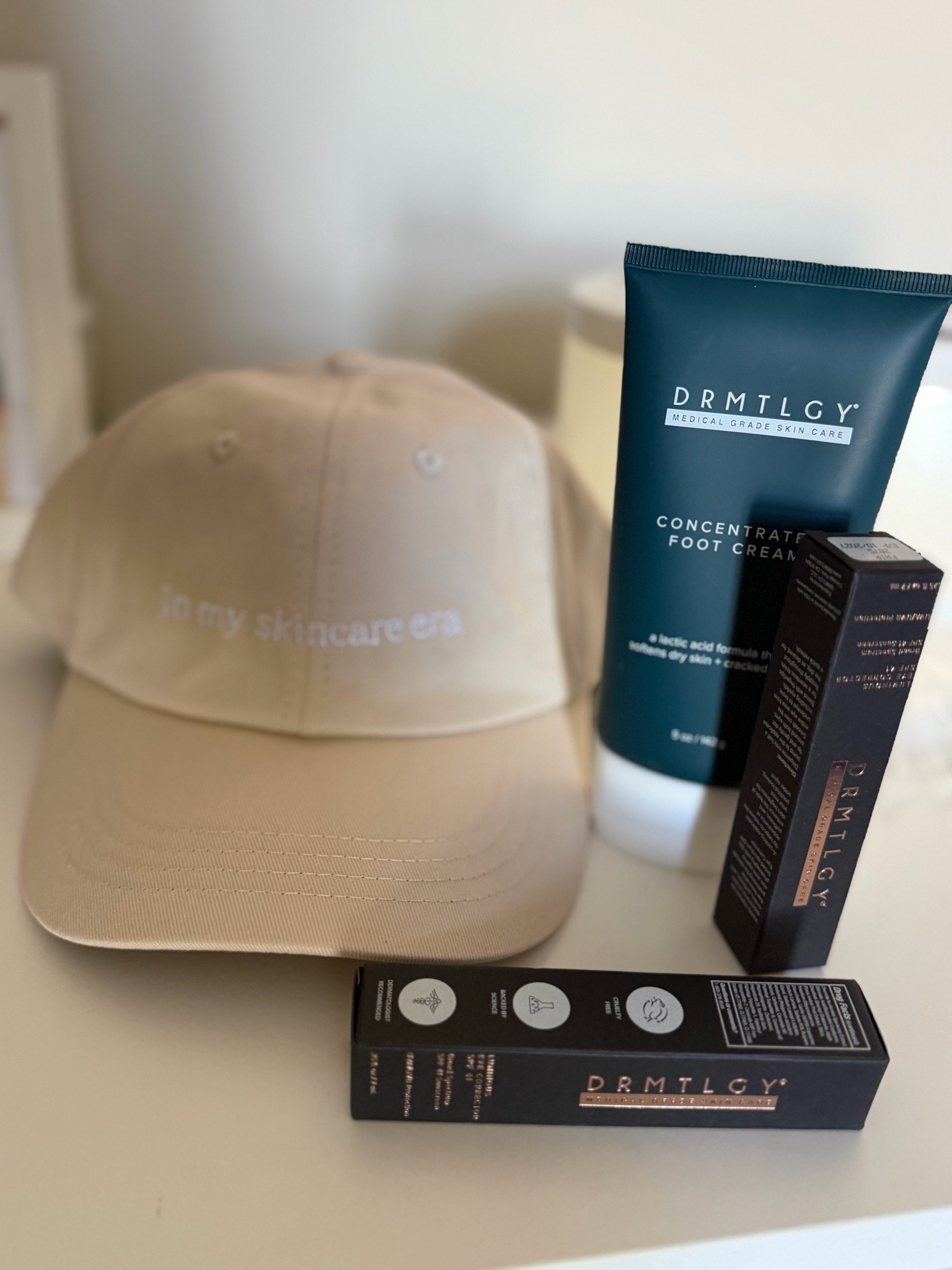 little PR moments that genuinely make me excited lately 🤍✨

skincare, slow routines & products that actually feel intentional… thank you @DRMTLGY for the sweet package ☁️

#LTKgrwm #LTKmomlife #LTKselfcare