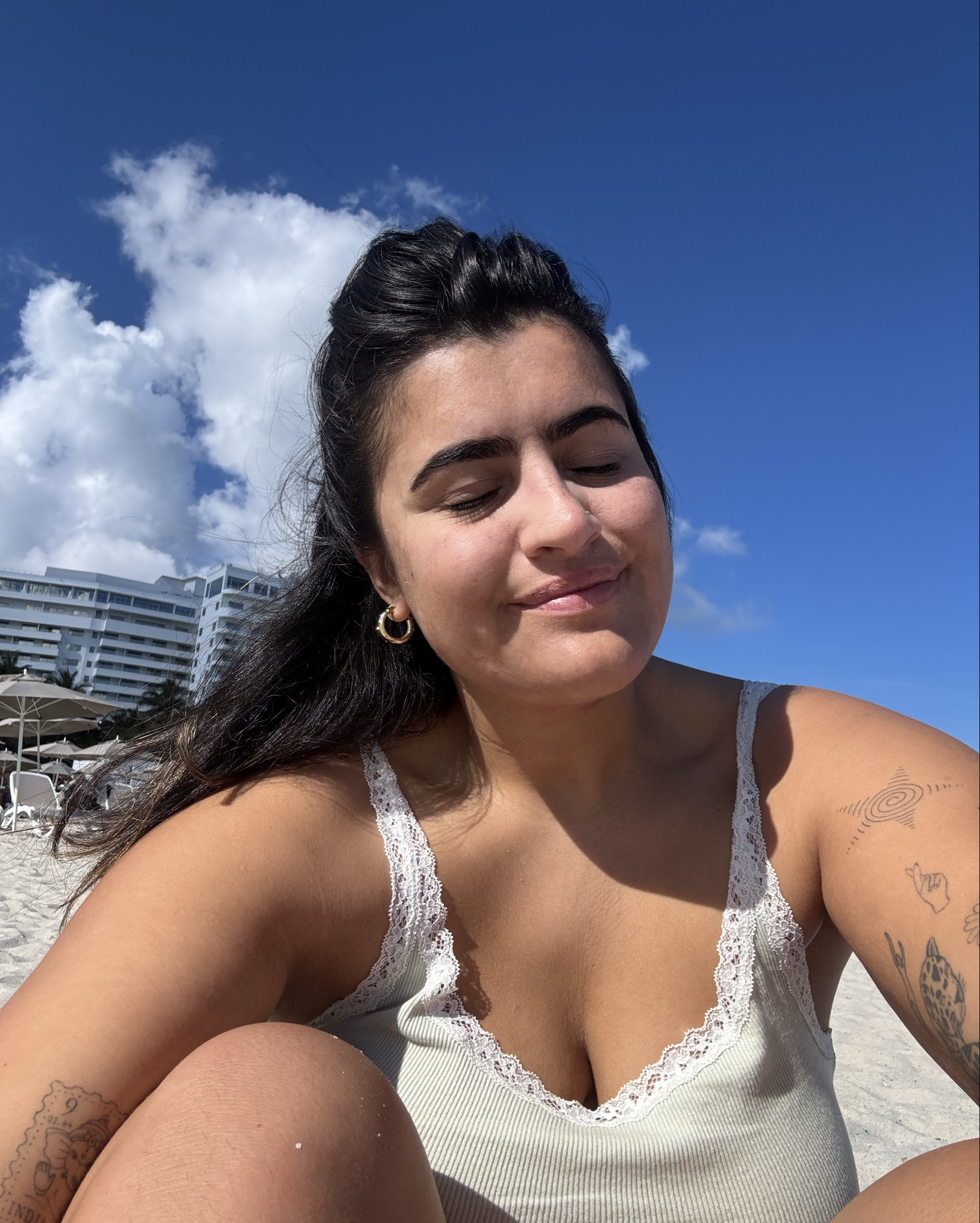 Miami Outfits 💛🎀🧚🍑🎱🌟