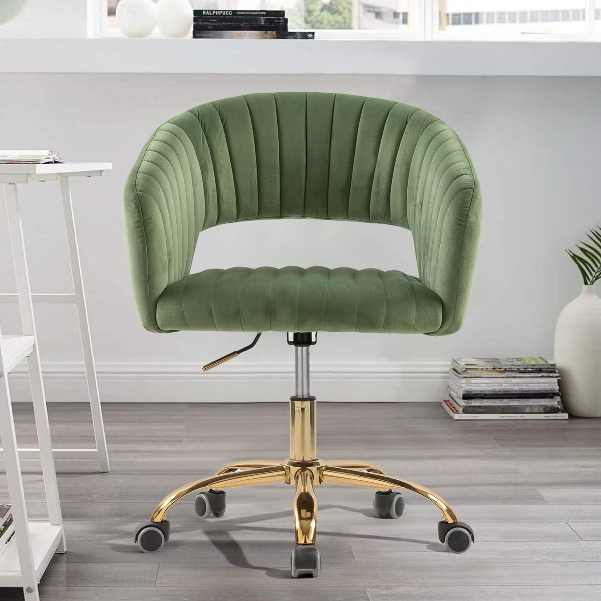 This green velvet office chair is the perfect mix of style and comfort. The scalloped backrest adds a chic touch, while the gold base makes it look super luxe. Whether you’re working from home or just want a stylish accent chair, this one definitely elevates the space.
