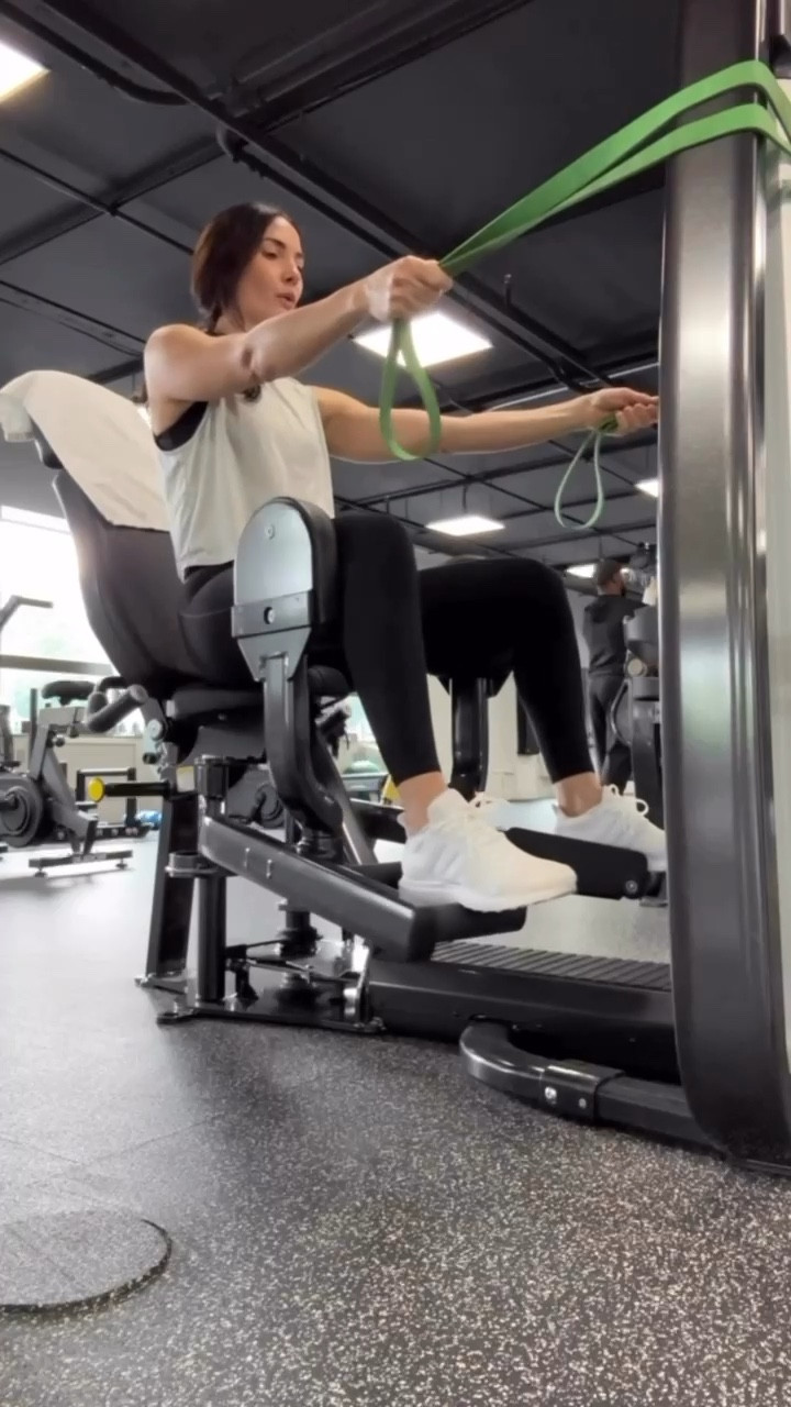 Fabletics workout look ootd 

#LTKShoeCrush #LTKStyleTip #LTKActive