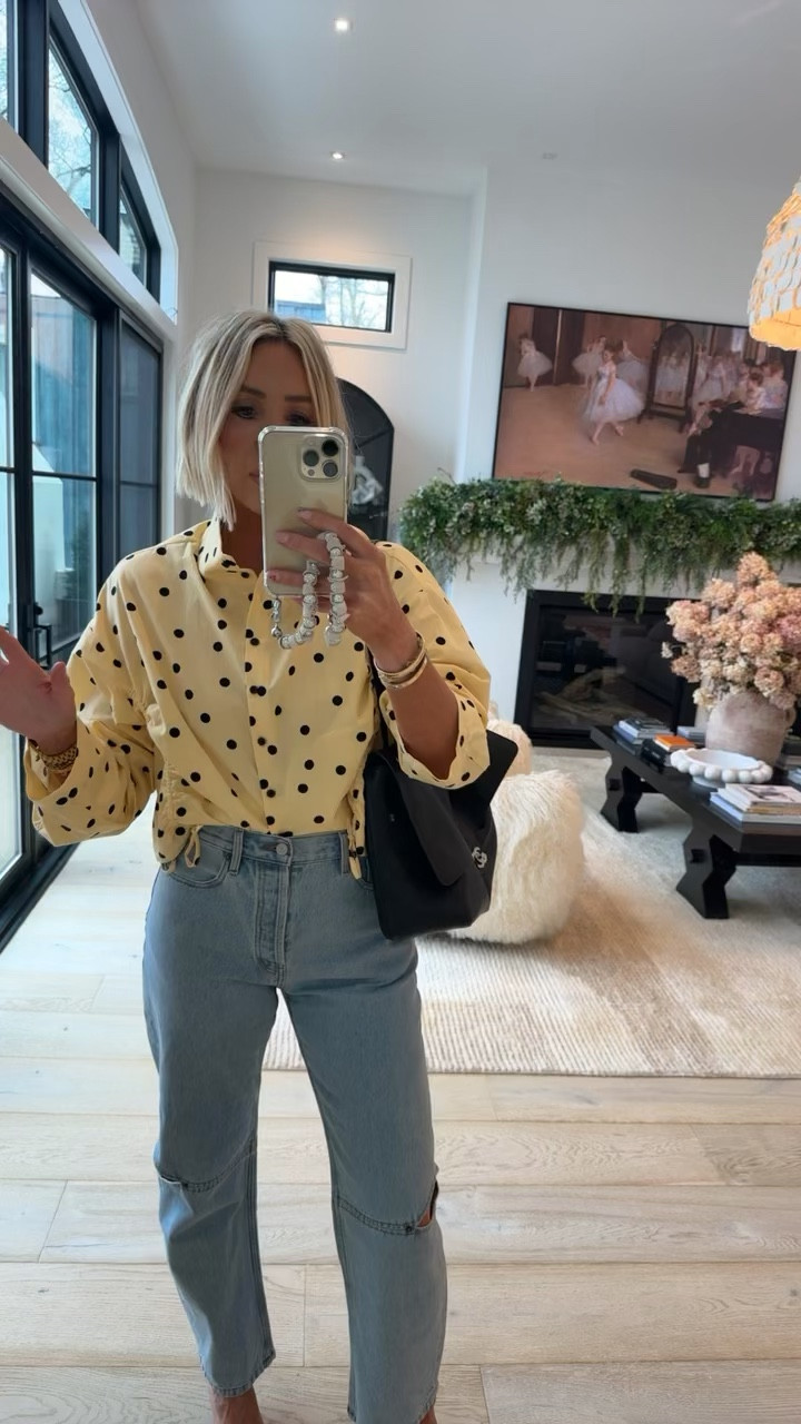 High sell out risk jacket paired with some of my favorite “cool girl” Demim 😍😍😍